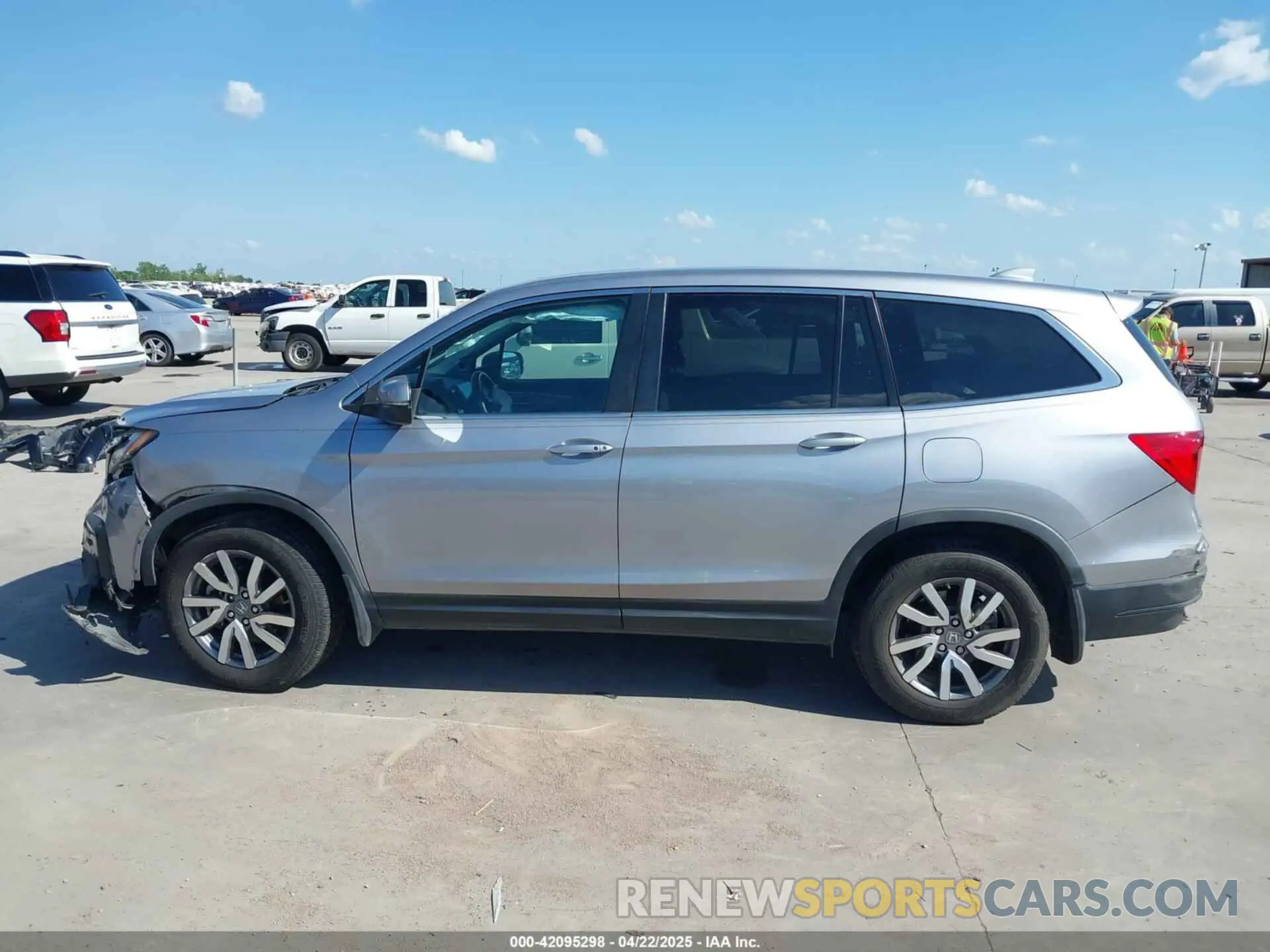 13 Photograph of a damaged car 5FNYF5H46LB004744 HONDA PILOT 2020