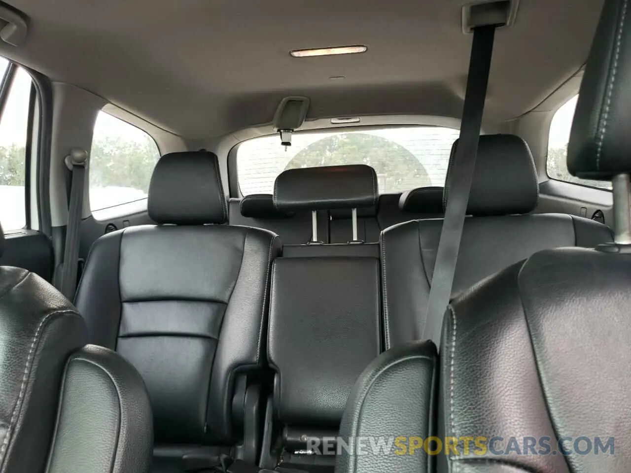 10 Photograph of a damaged car 5FNYF5H47LB003795 HONDA PILOT 2020