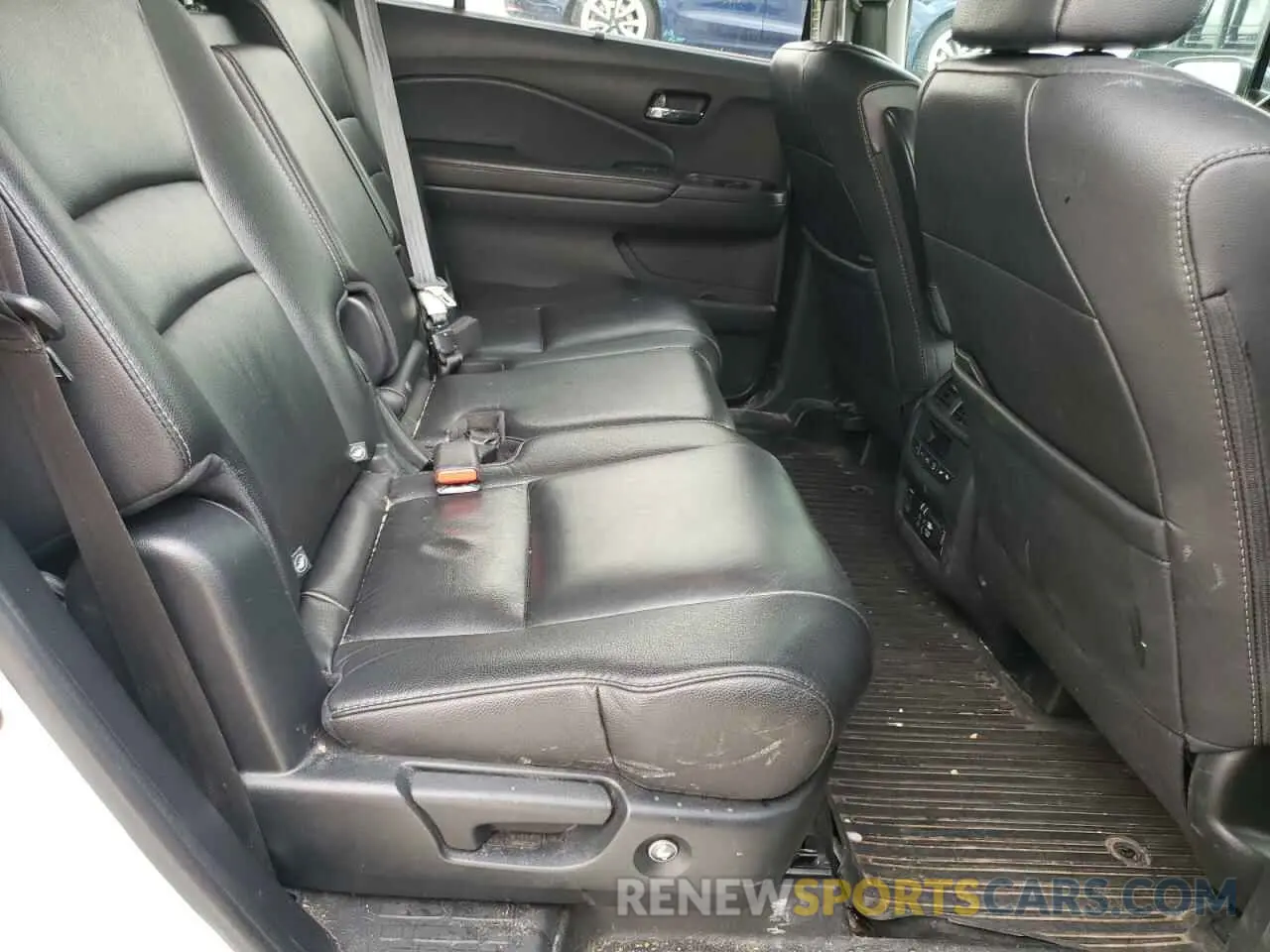 11 Photograph of a damaged car 5FNYF5H47LB003795 HONDA PILOT 2020