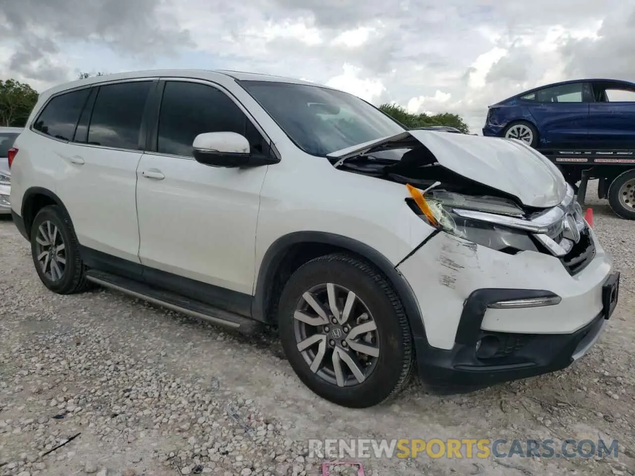 4 Photograph of a damaged car 5FNYF5H47LB003795 HONDA PILOT 2020