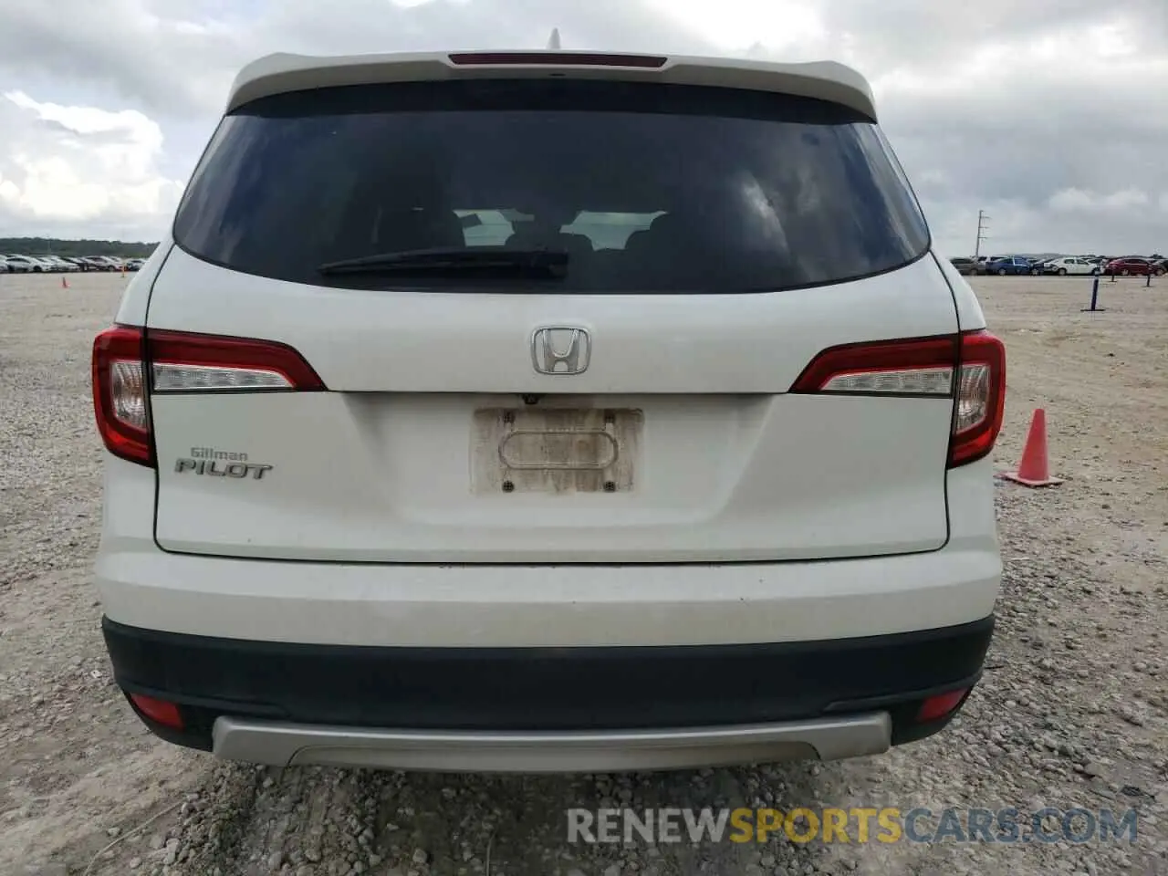 6 Photograph of a damaged car 5FNYF5H47LB003795 HONDA PILOT 2020