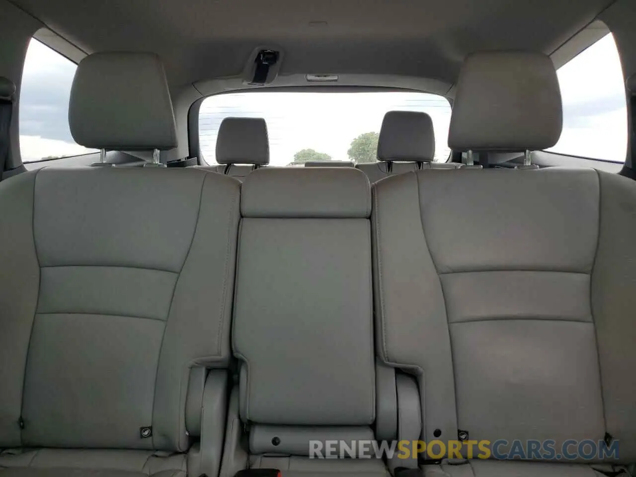 10 Photograph of a damaged car 5FNYF5H50LB010936 HONDA PILOT 2020