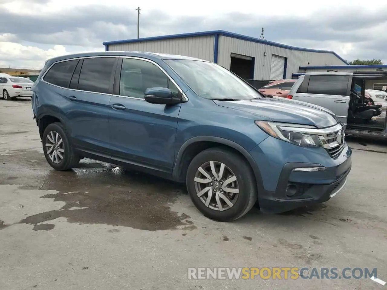 4 Photograph of a damaged car 5FNYF5H50LB010936 HONDA PILOT 2020
