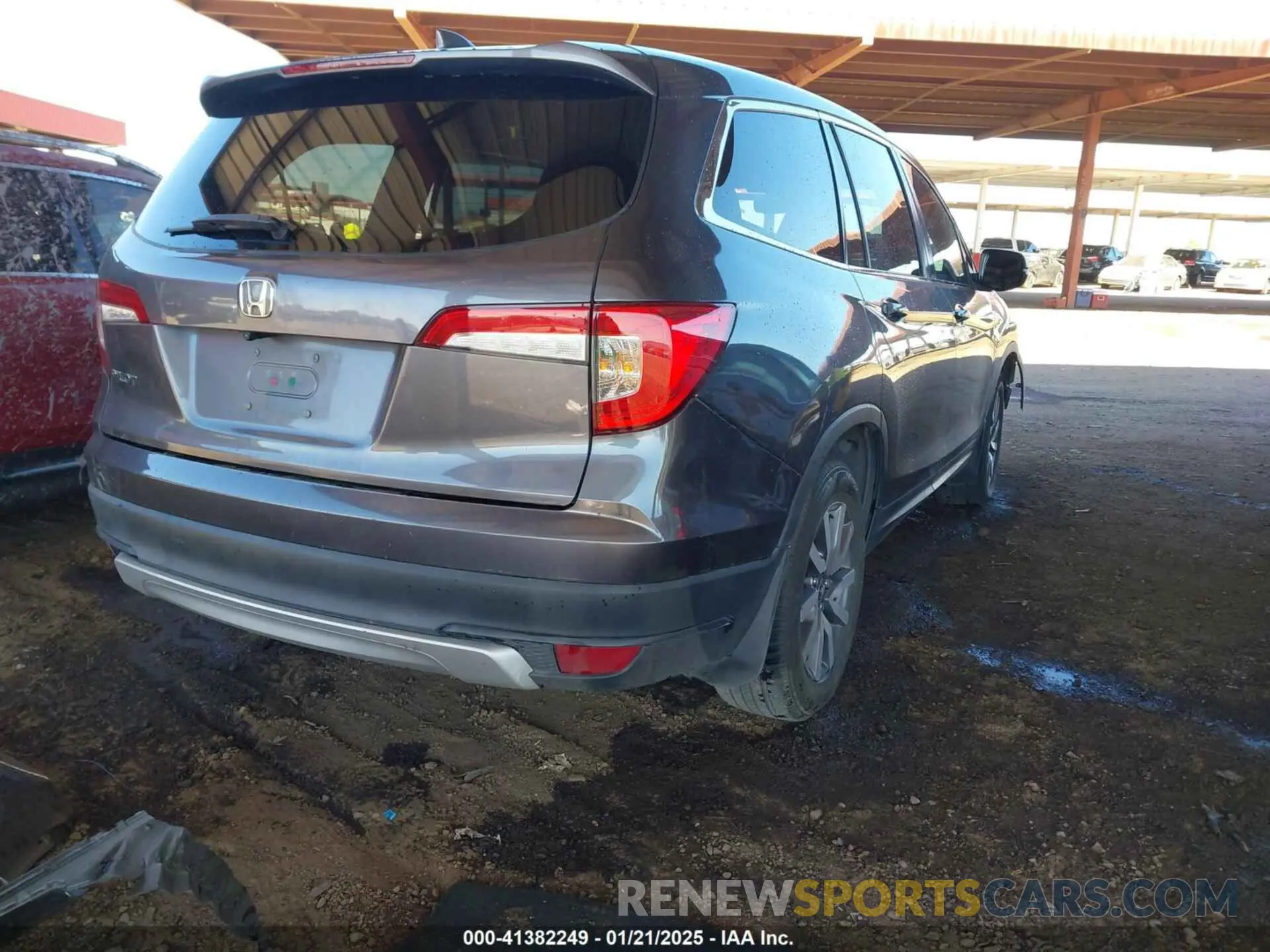 4 Photograph of a damaged car 5FNYF5H50LB011021 HONDA PILOT 2020