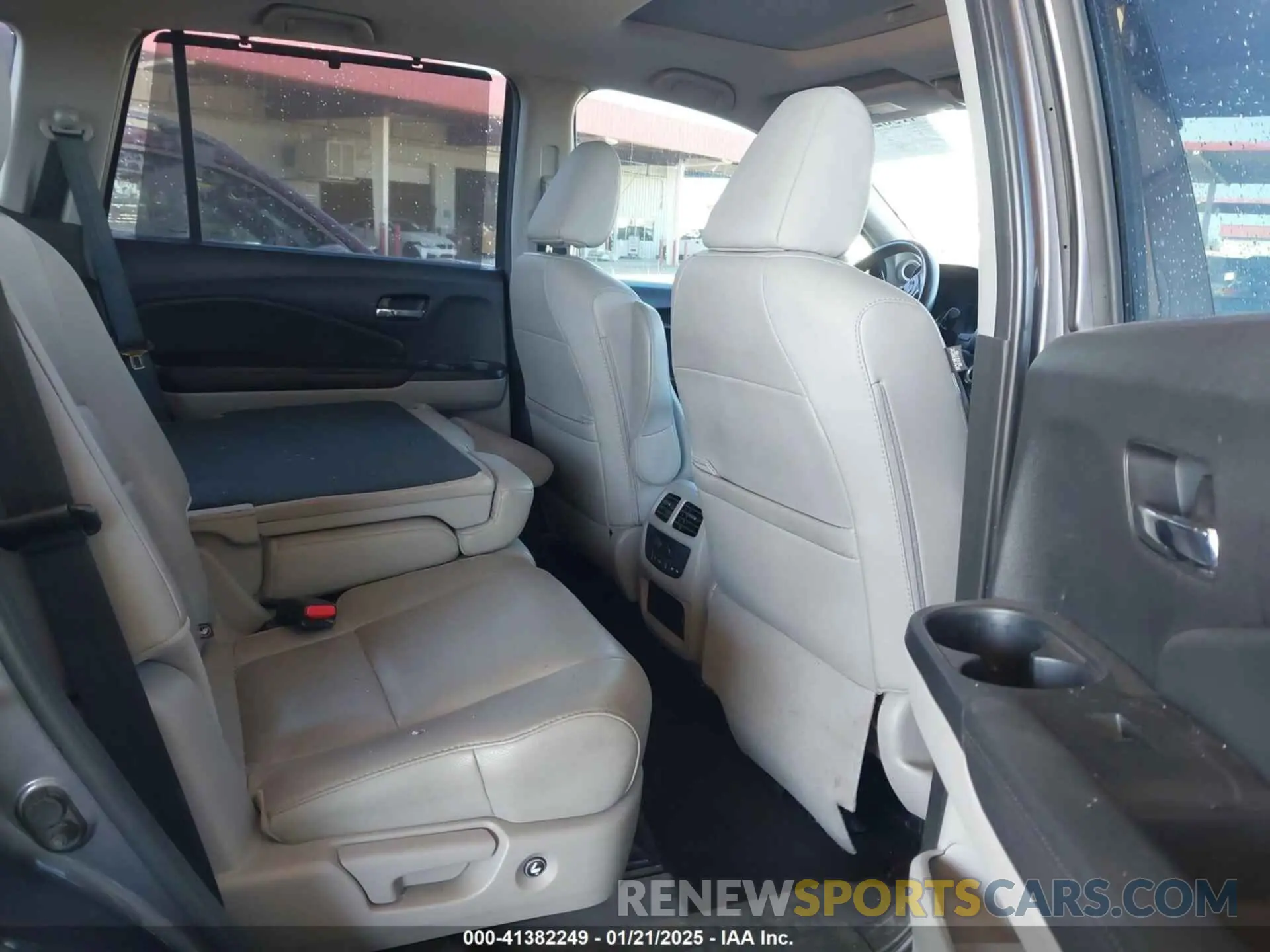 8 Photograph of a damaged car 5FNYF5H50LB011021 HONDA PILOT 2020