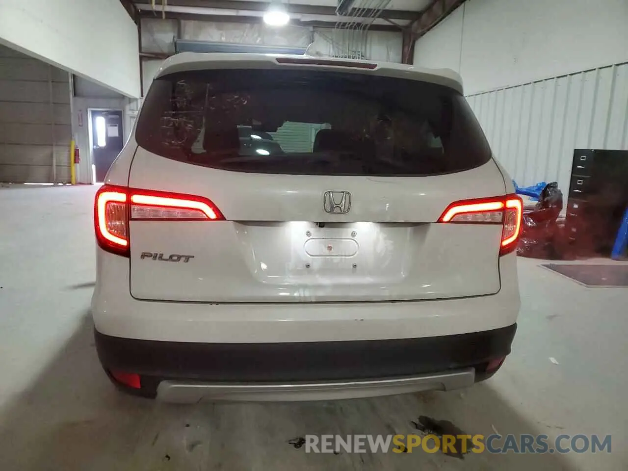 6 Photograph of a damaged car 5FNYF5H50LB016462 HONDA PILOT 2020