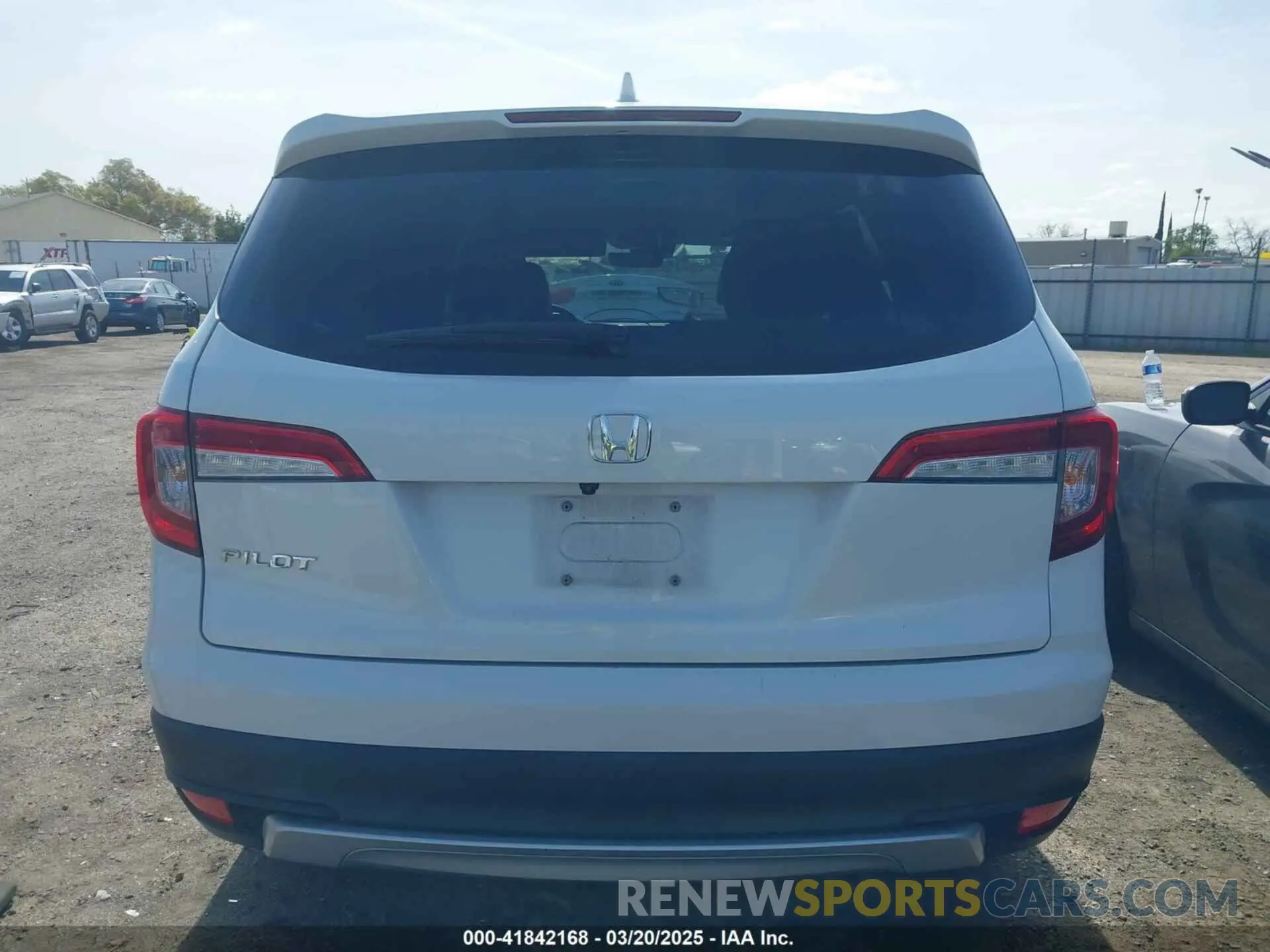 16 Photograph of a damaged car 5FNYF5H52LB008492 HONDA PILOT 2020