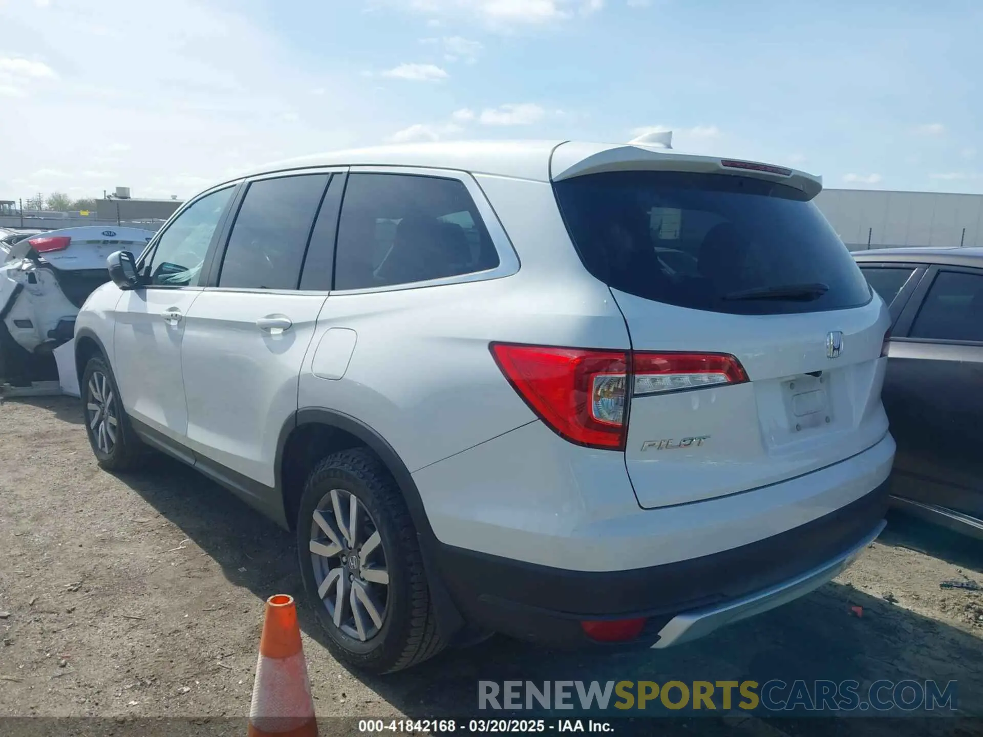 3 Photograph of a damaged car 5FNYF5H52LB008492 HONDA PILOT 2020