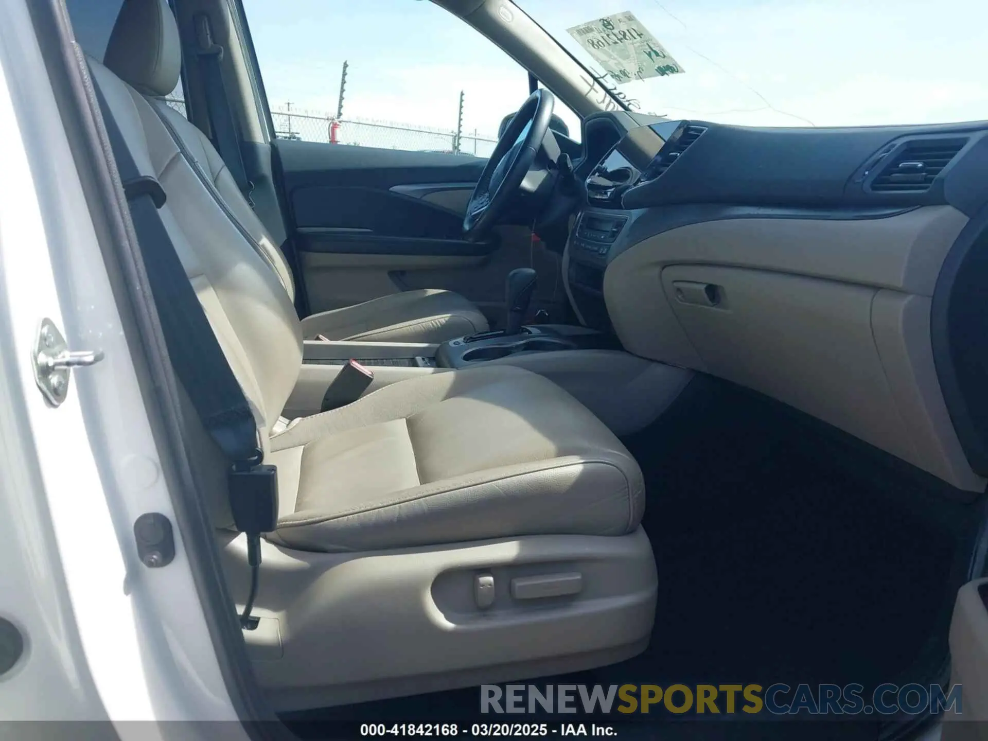5 Photograph of a damaged car 5FNYF5H52LB008492 HONDA PILOT 2020