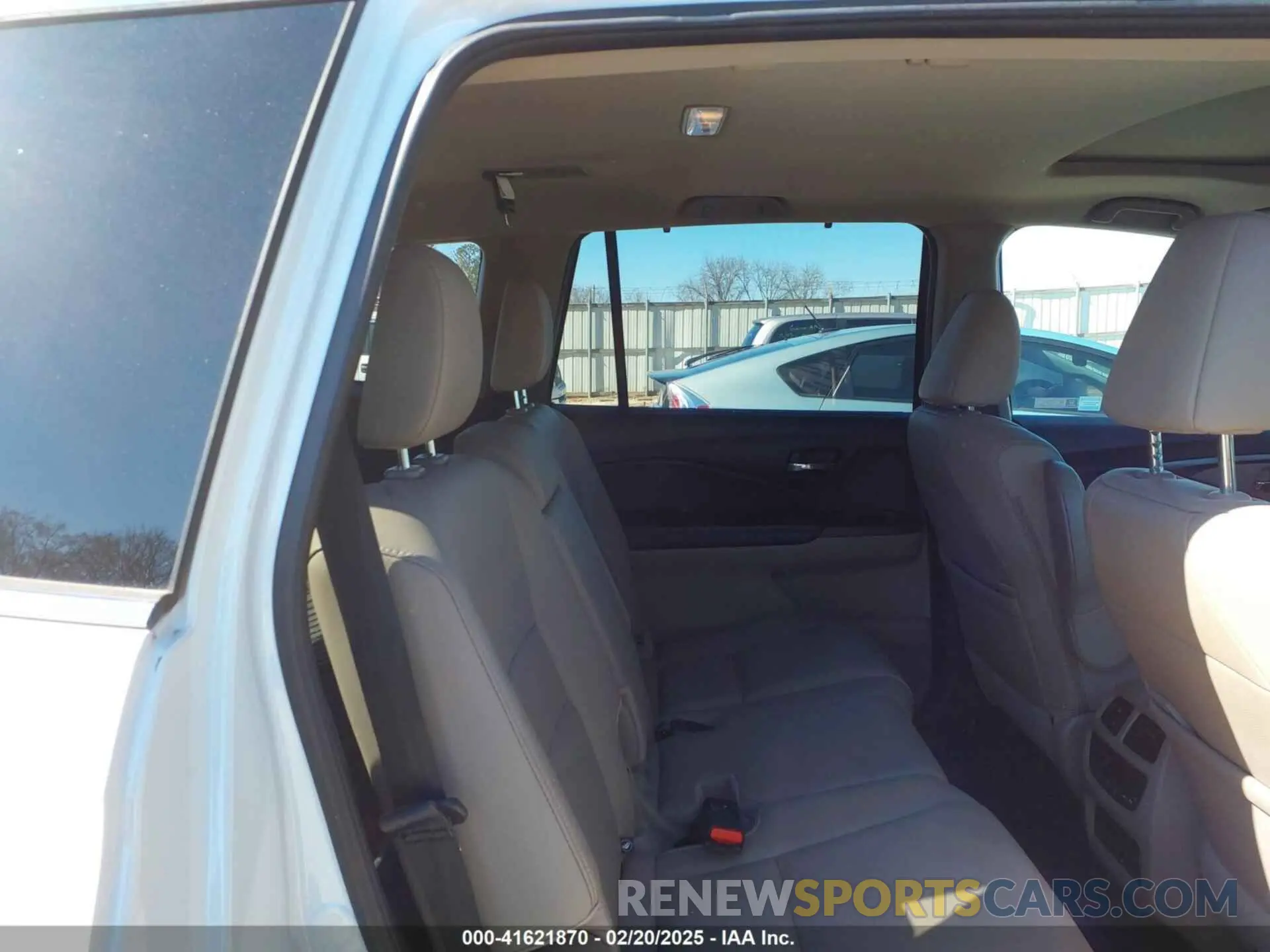 8 Photograph of a damaged car 5FNYF5H53LB003768 HONDA PILOT 2020