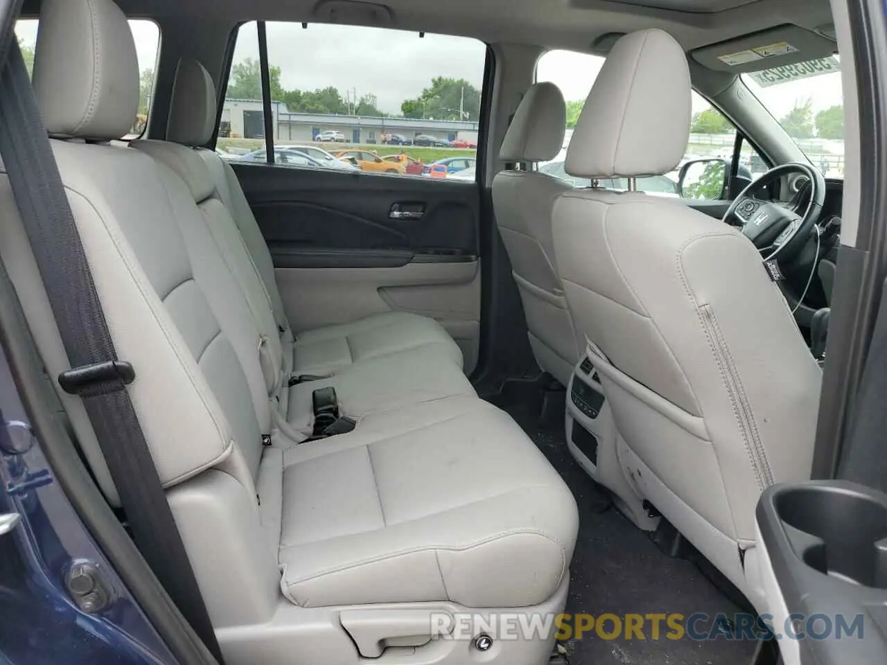 11 Photograph of a damaged car 5FNYF5H53LB014737 HONDA PILOT 2020