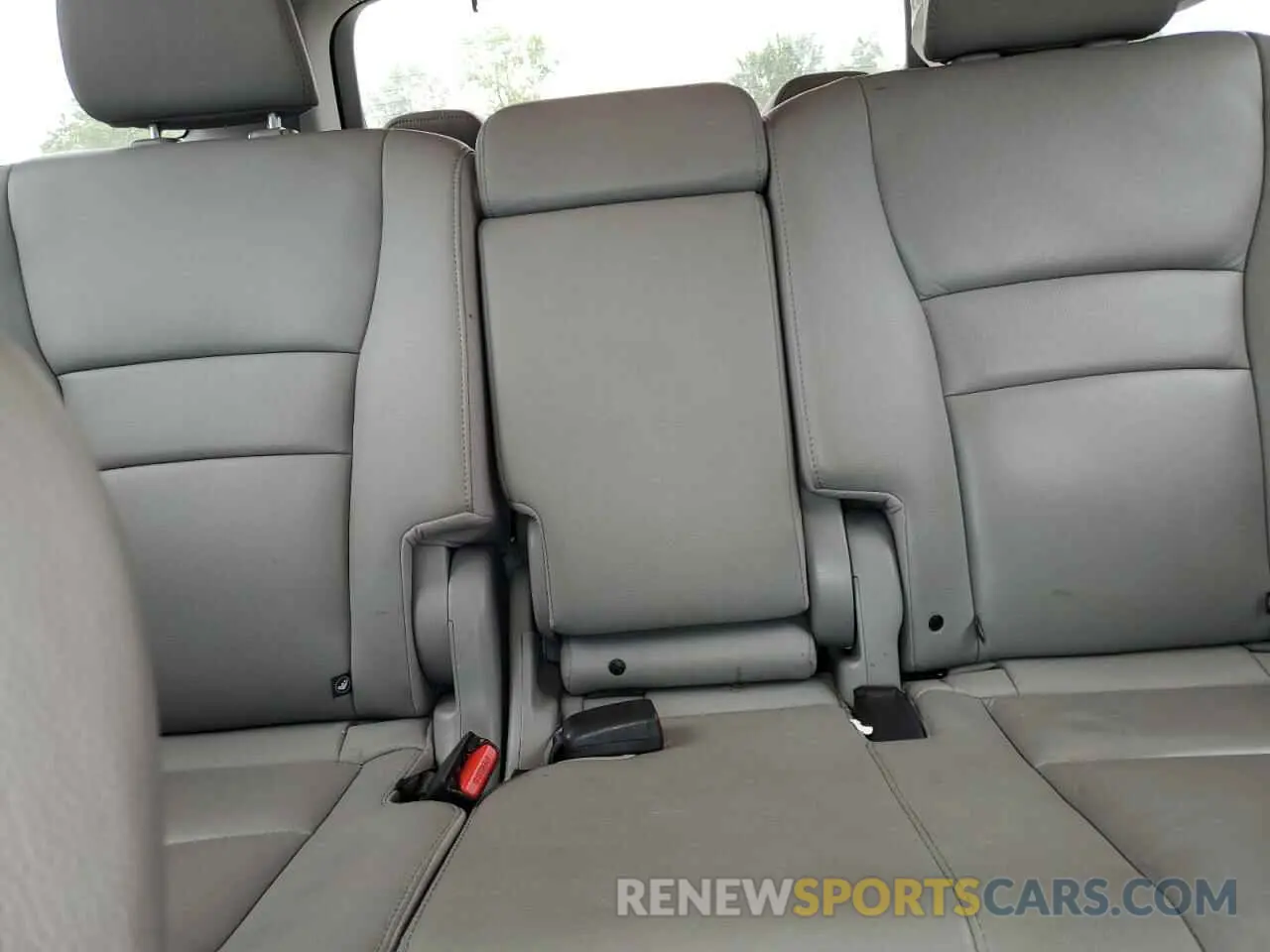 10 Photograph of a damaged car 5FNYF5H54LB011345 HONDA PILOT 2020