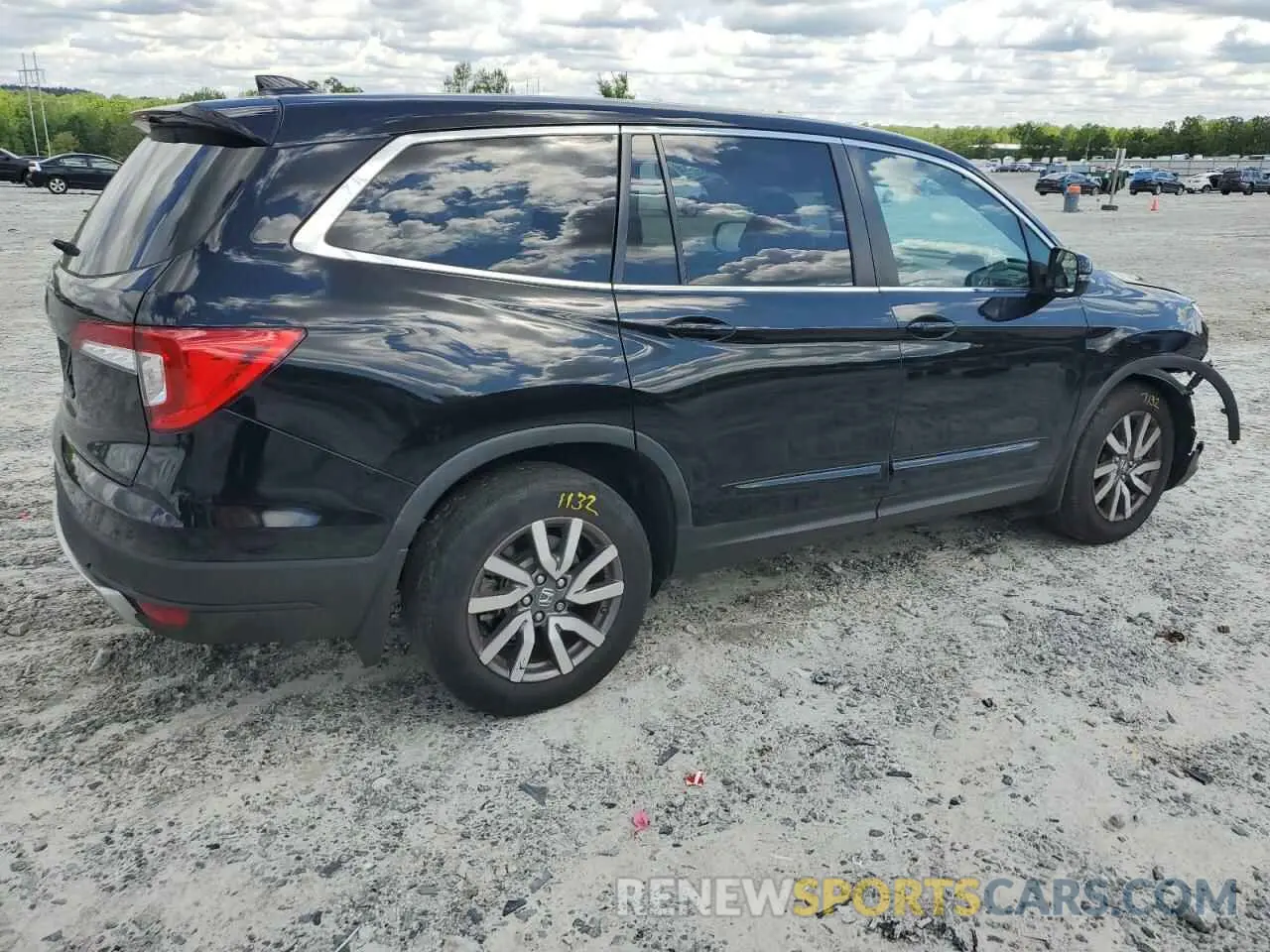 3 Photograph of a damaged car 5FNYF5H54LB023978 HONDA PILOT 2020