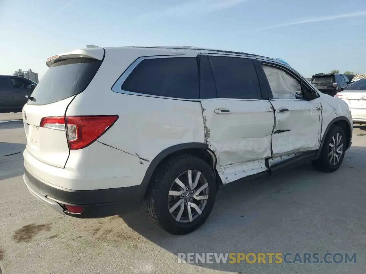 3 Photograph of a damaged car 5FNYF5H55LB028543 HONDA PILOT 2020