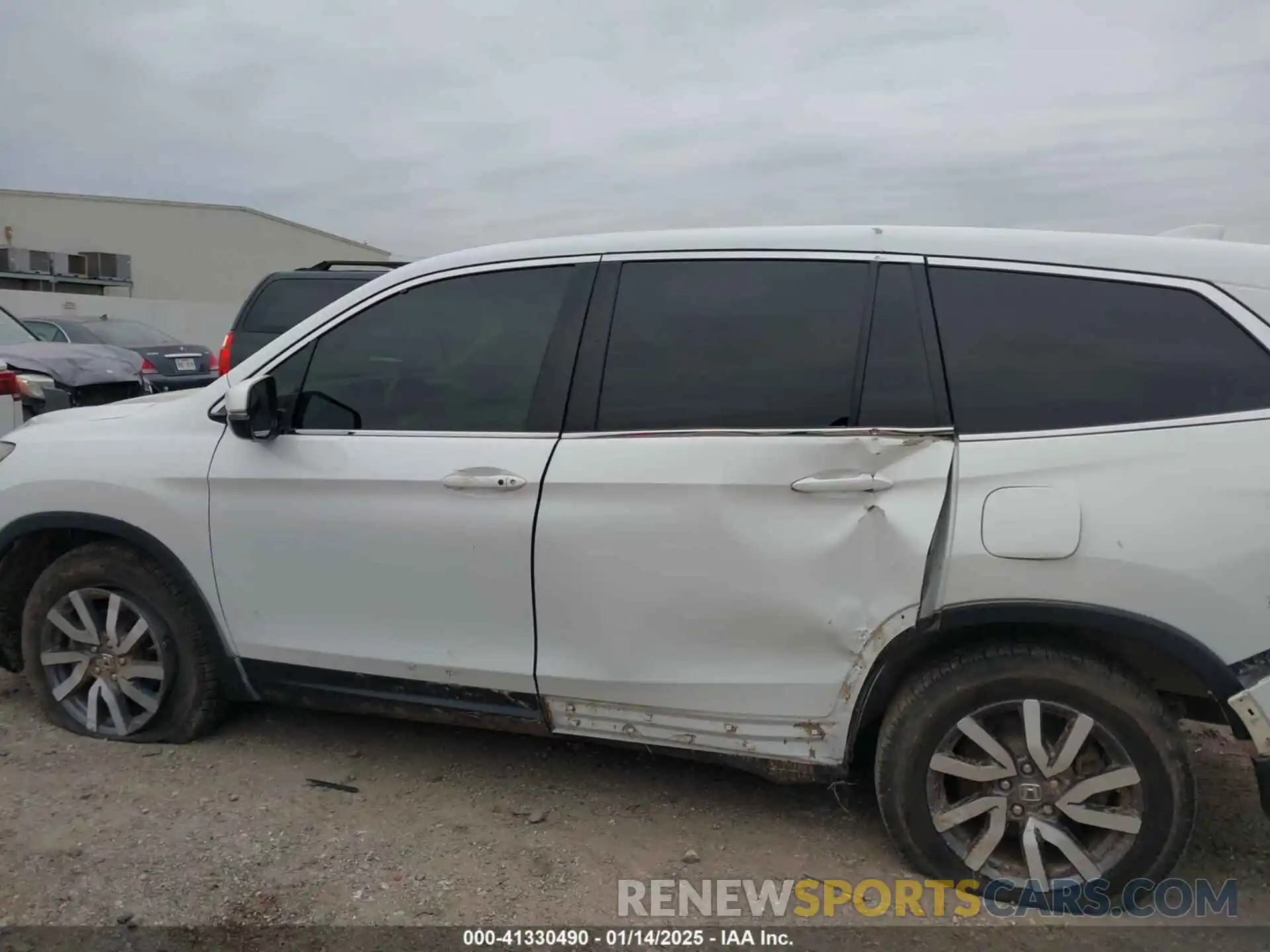 6 Photograph of a damaged car 5FNYF5H55LB029238 HONDA PILOT 2020