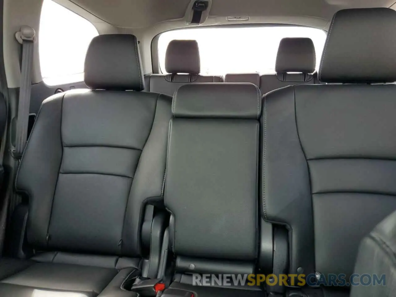 10 Photograph of a damaged car 5FNYF5H56LB005045 HONDA PILOT 2020