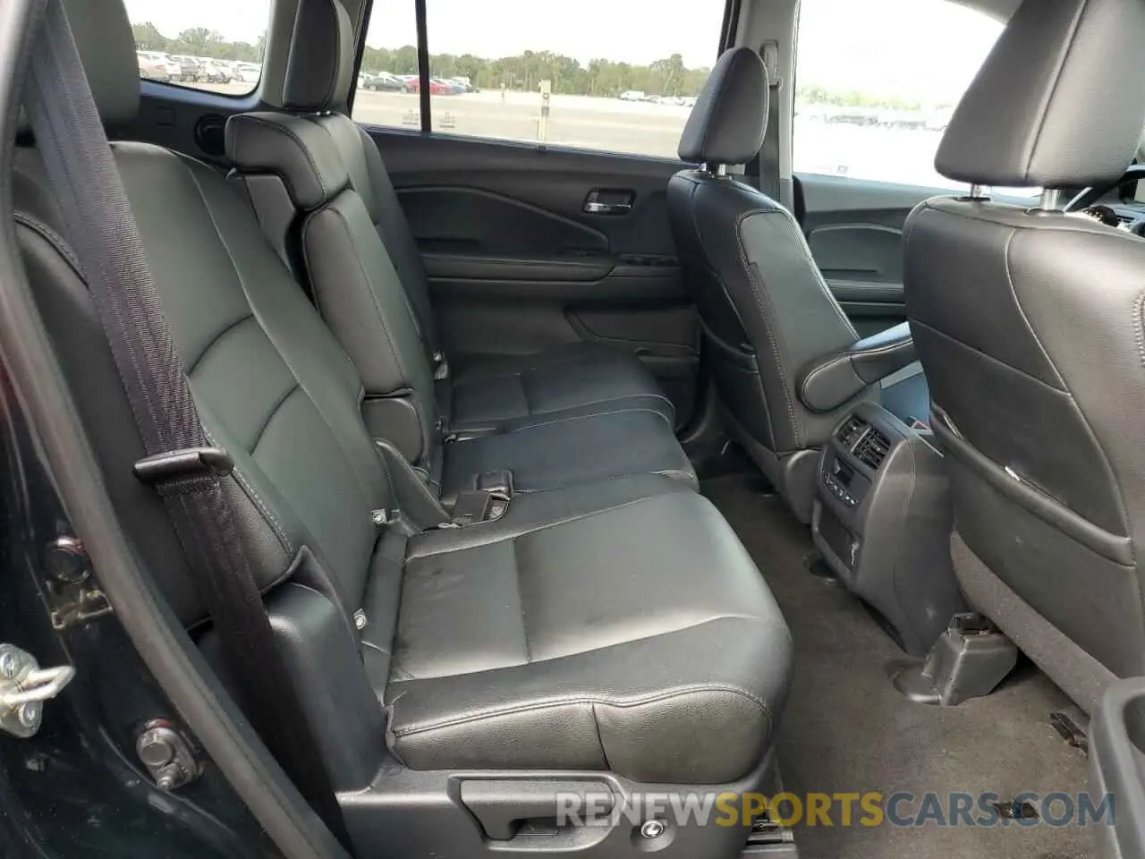 11 Photograph of a damaged car 5FNYF5H56LB005045 HONDA PILOT 2020