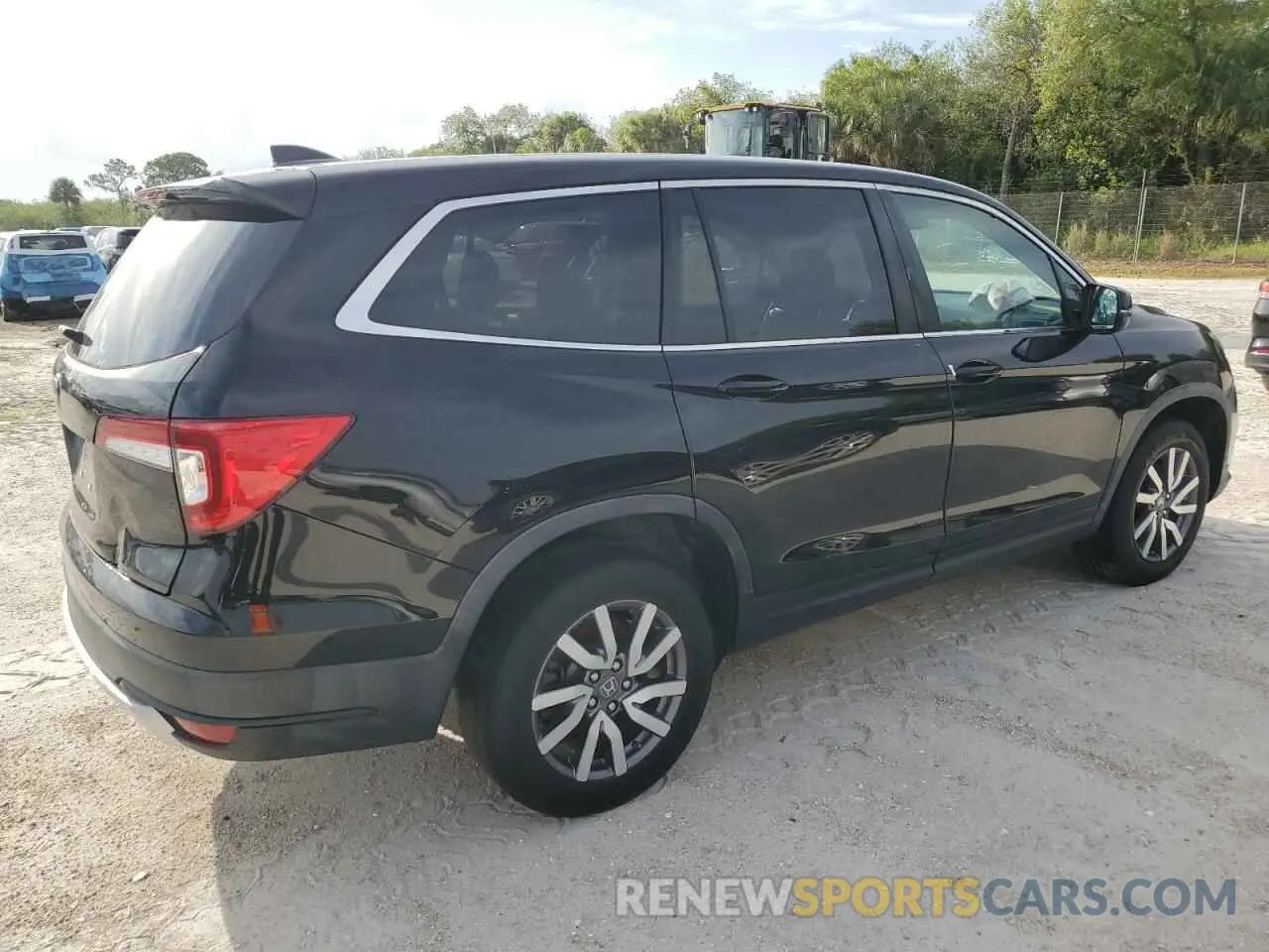 3 Photograph of a damaged car 5FNYF5H56LB005045 HONDA PILOT 2020