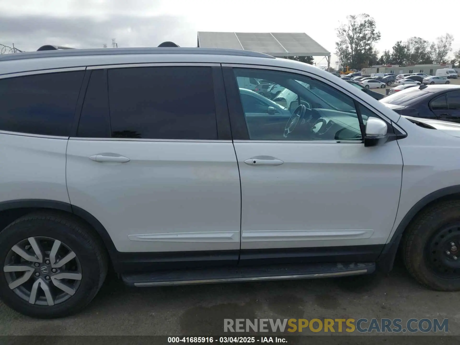 13 Photograph of a damaged car 5FNYF5H57LB003059 HONDA PILOT 2020