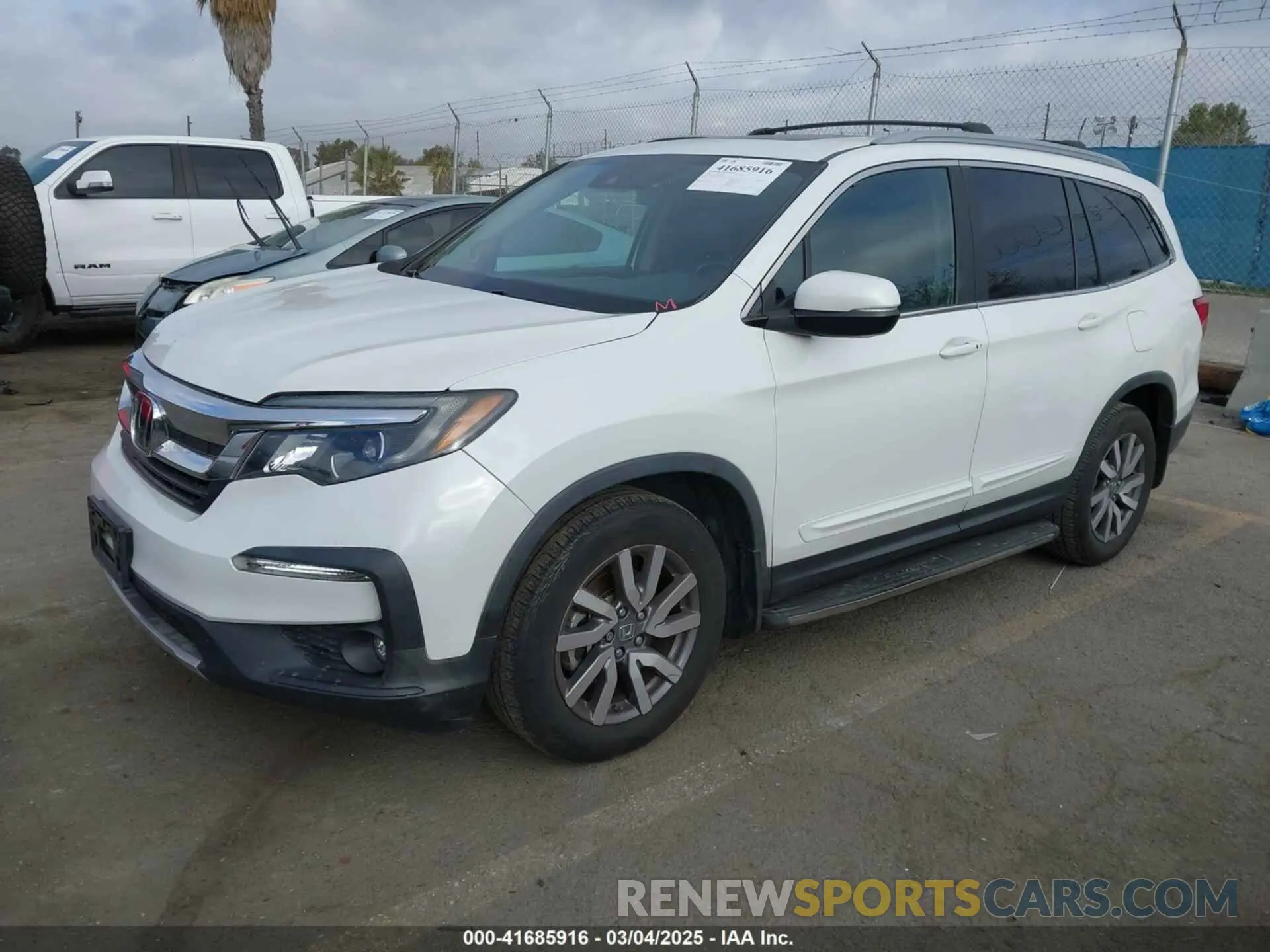 2 Photograph of a damaged car 5FNYF5H57LB003059 HONDA PILOT 2020
