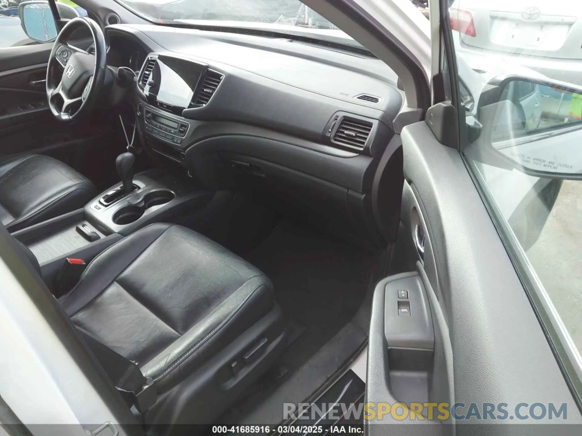 5 Photograph of a damaged car 5FNYF5H57LB003059 HONDA PILOT 2020