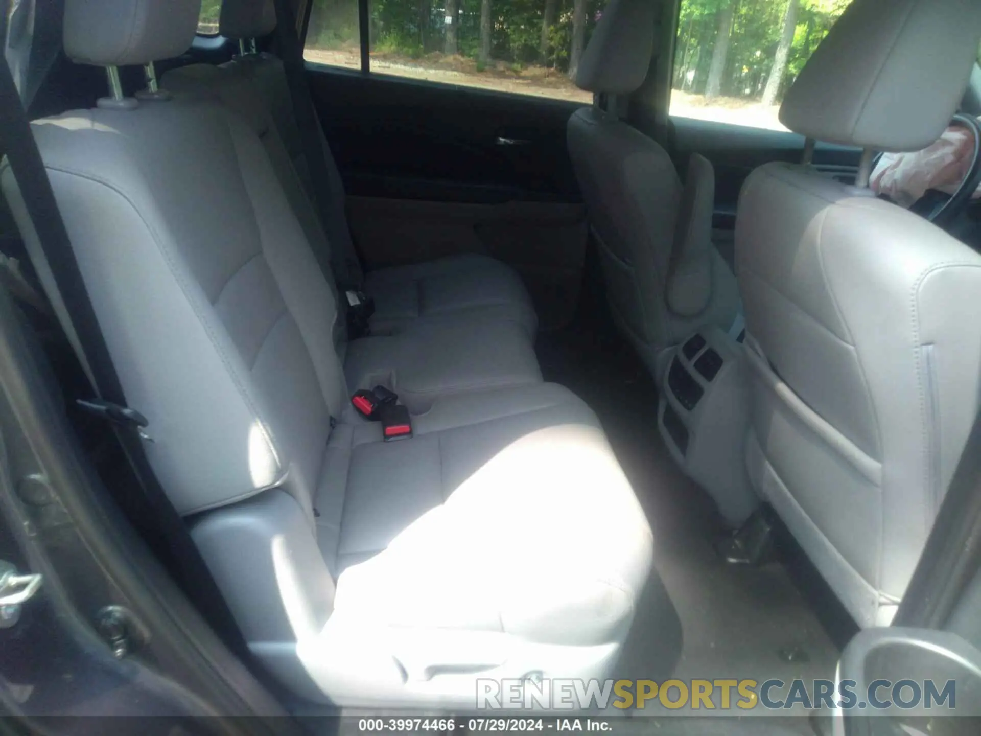 8 Photograph of a damaged car 5FNYF5H57LB003241 HONDA PILOT 2020