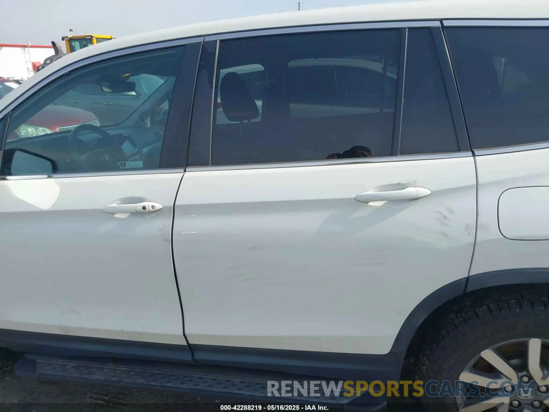 14 Photograph of a damaged car 5FNYF5H57LB005412 HONDA PILOT 2020