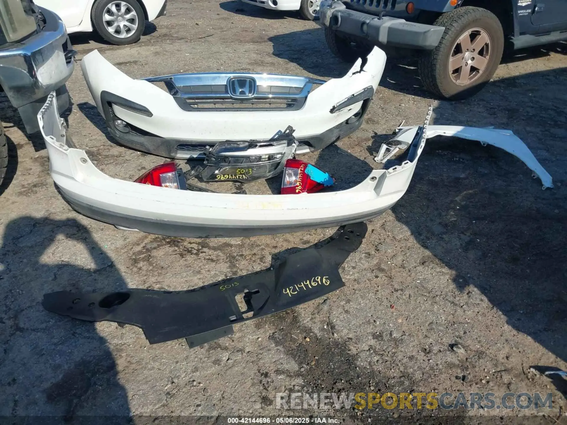 12 Photograph of a damaged car 5FNYF5H57LB008441 HONDA PILOT 2020
