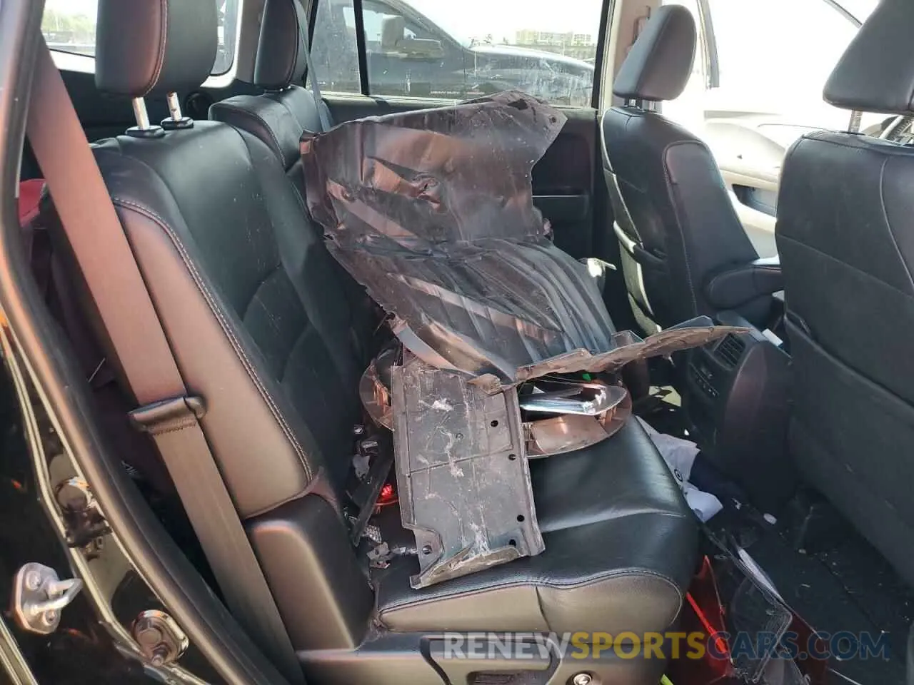 11 Photograph of a damaged car 5FNYF5H57LB019875 HONDA PILOT 2020