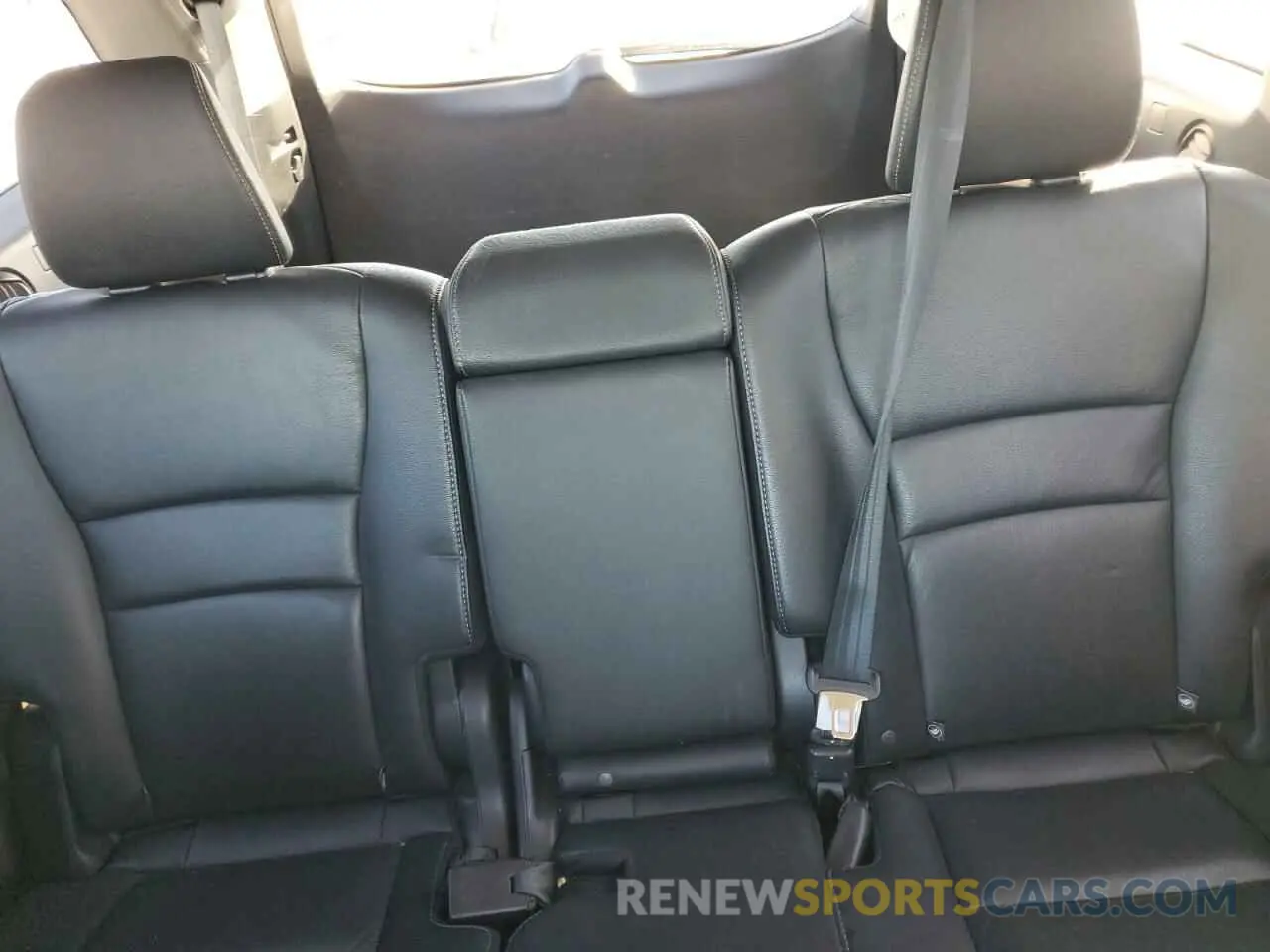 10 Photograph of a damaged car 5FNYF5H57LB019892 HONDA PILOT 2020