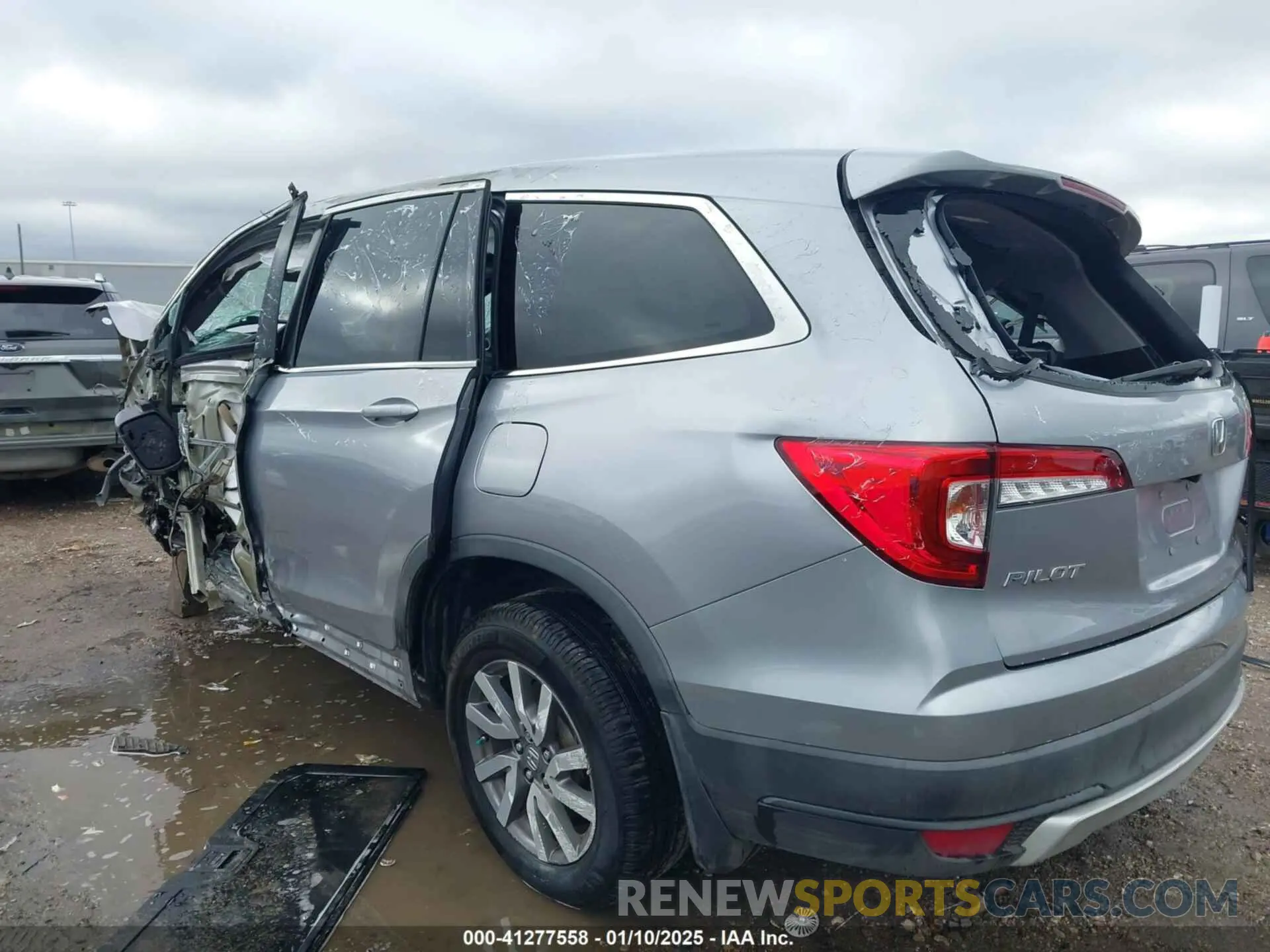 3 Photograph of a damaged car 5FNYF5H57LB026230 HONDA PILOT 2020