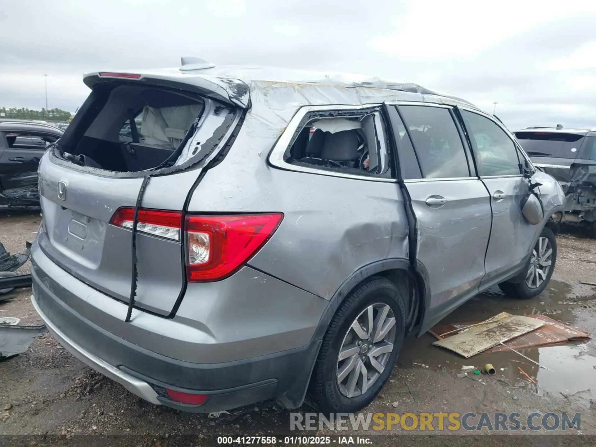 4 Photograph of a damaged car 5FNYF5H57LB026230 HONDA PILOT 2020