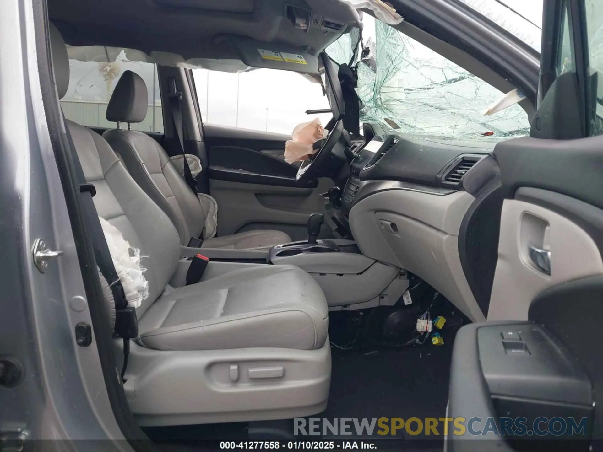 5 Photograph of a damaged car 5FNYF5H57LB026230 HONDA PILOT 2020