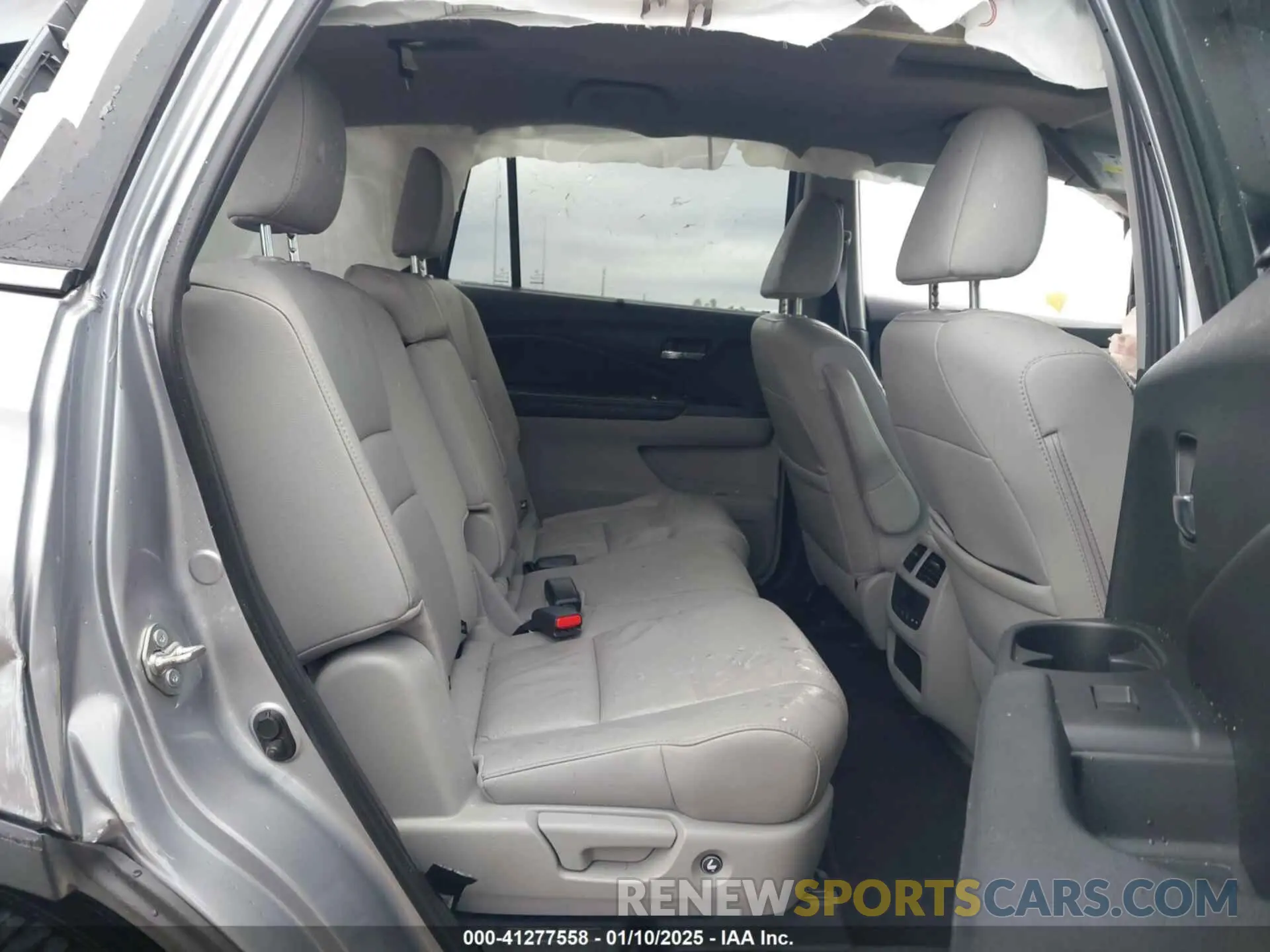 8 Photograph of a damaged car 5FNYF5H57LB026230 HONDA PILOT 2020