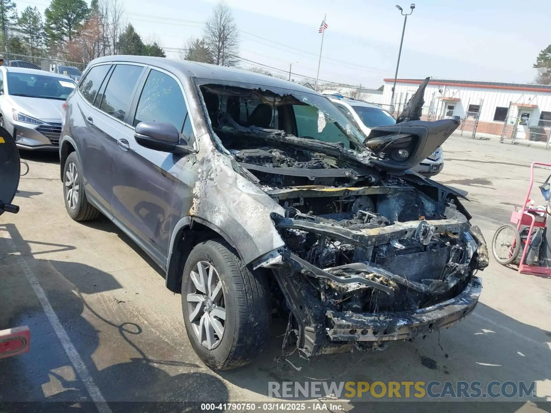 1 Photograph of a damaged car 5FNYF5H57LB026745 HONDA PILOT 2020