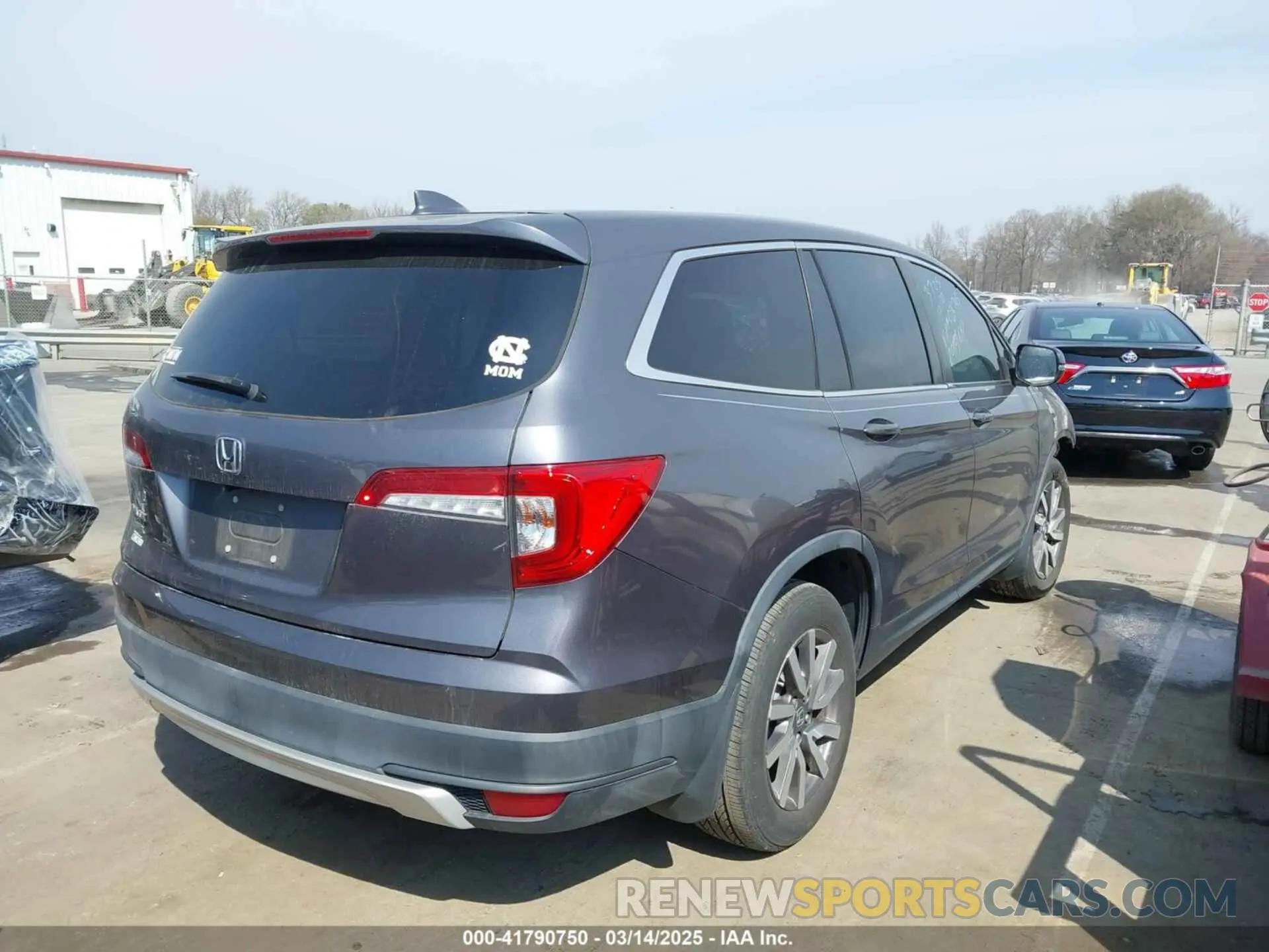 4 Photograph of a damaged car 5FNYF5H57LB026745 HONDA PILOT 2020