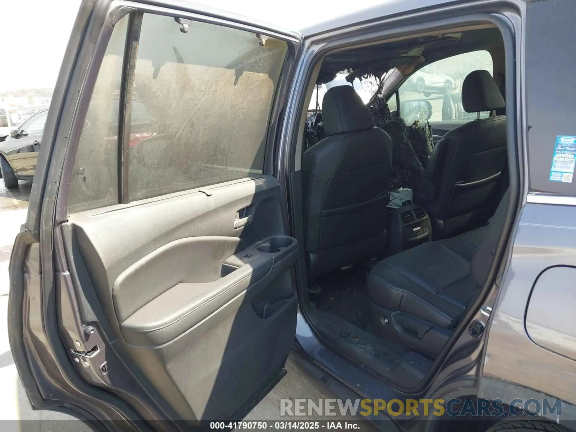 8 Photograph of a damaged car 5FNYF5H57LB026745 HONDA PILOT 2020