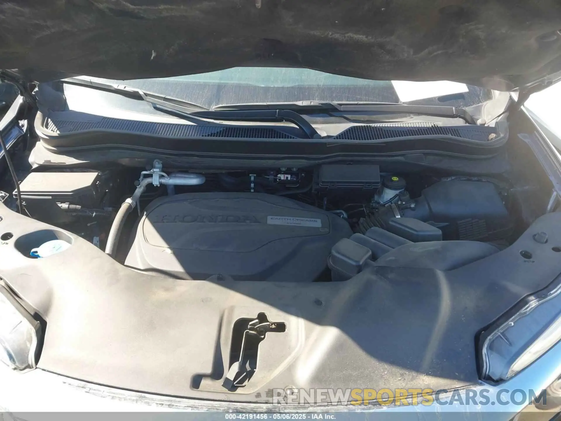 10 Photograph of a damaged car 5FNYF5H58LB006357 HONDA PILOT 2020