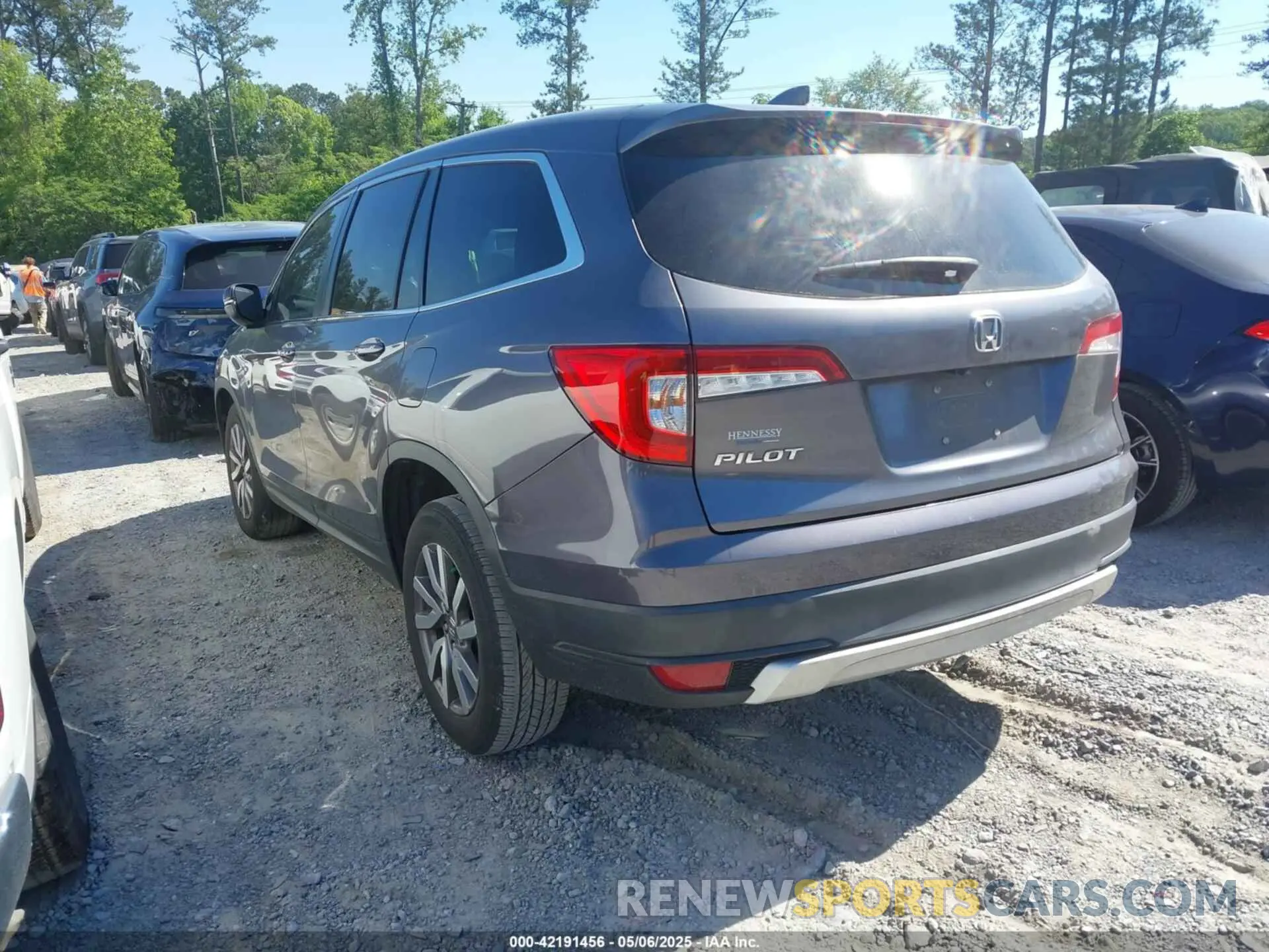 3 Photograph of a damaged car 5FNYF5H58LB006357 HONDA PILOT 2020
