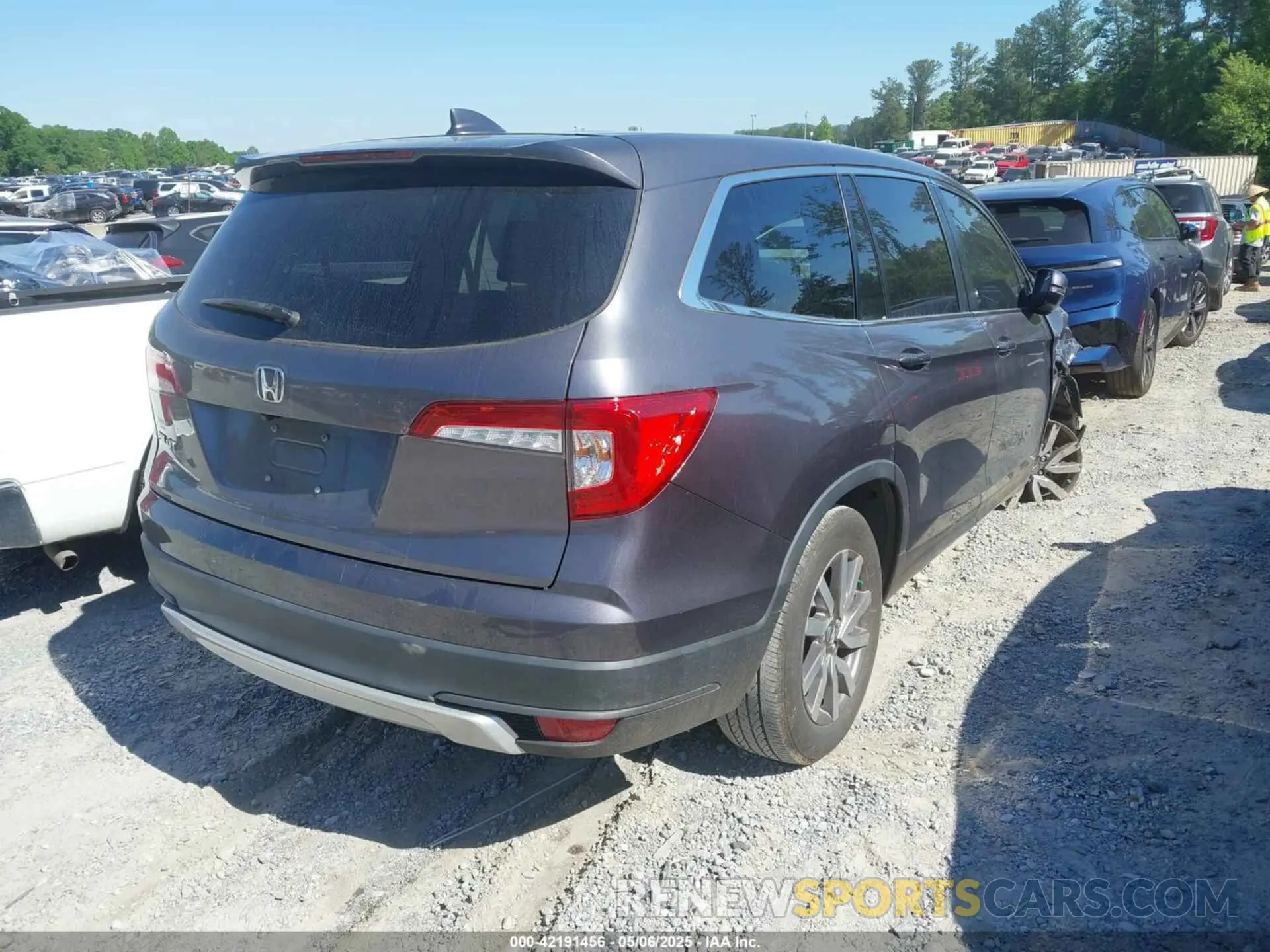 4 Photograph of a damaged car 5FNYF5H58LB006357 HONDA PILOT 2020