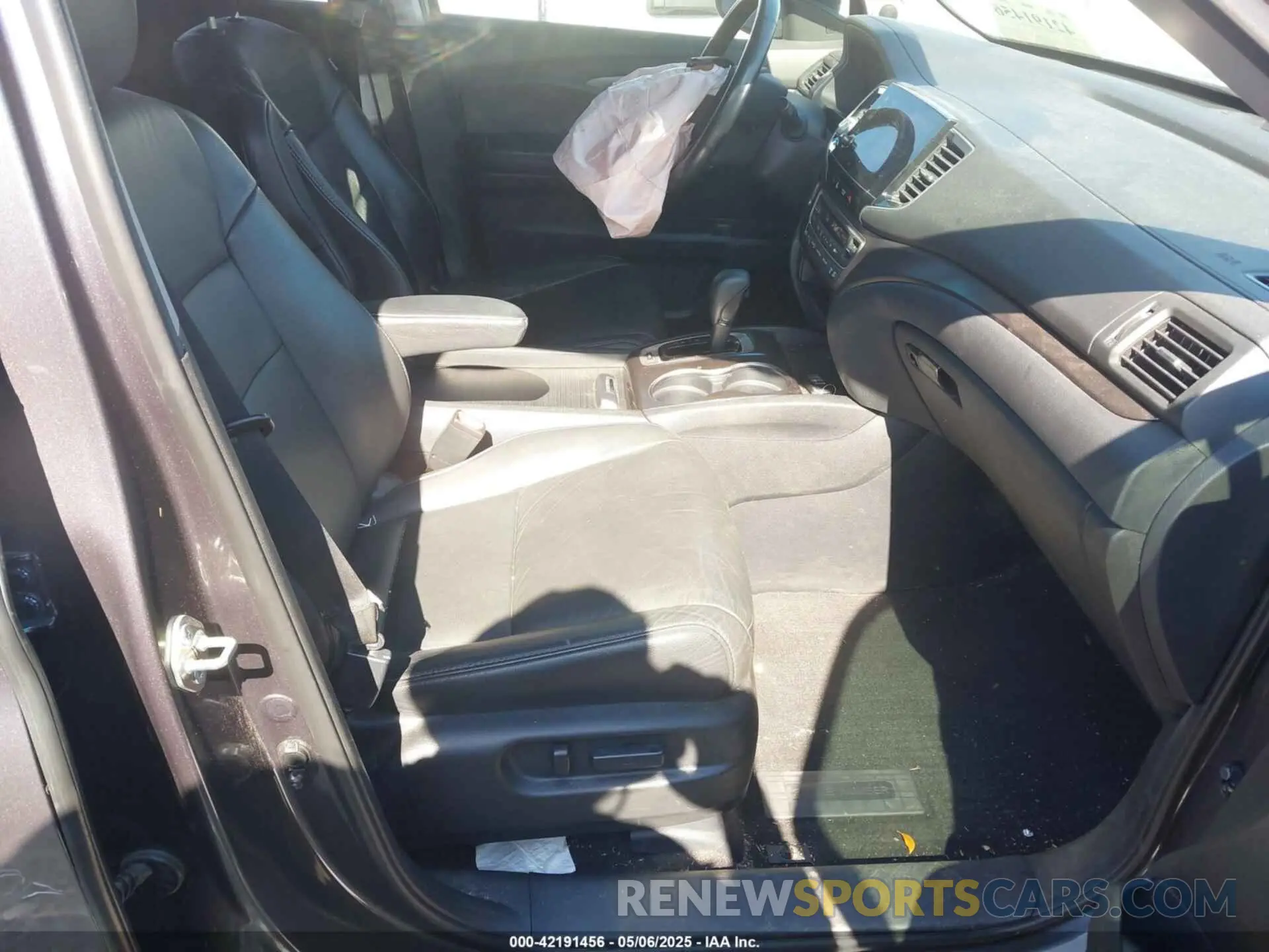 5 Photograph of a damaged car 5FNYF5H58LB006357 HONDA PILOT 2020