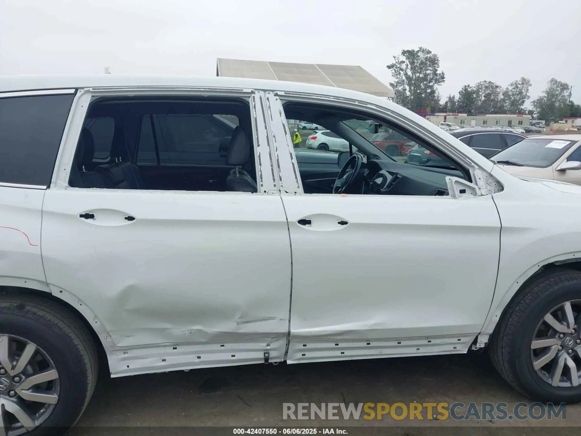 14 Photograph of a damaged car 5FNYF5H58LB023093 HONDA PILOT 2020