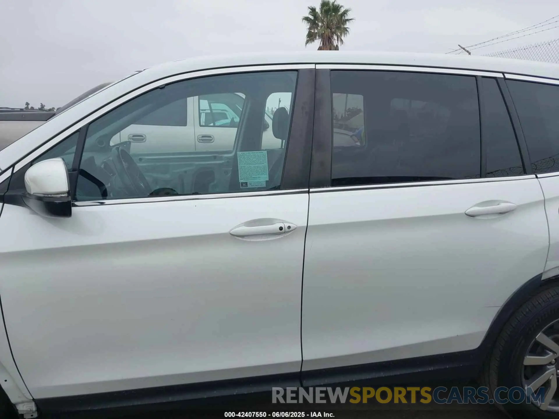 15 Photograph of a damaged car 5FNYF5H58LB023093 HONDA PILOT 2020