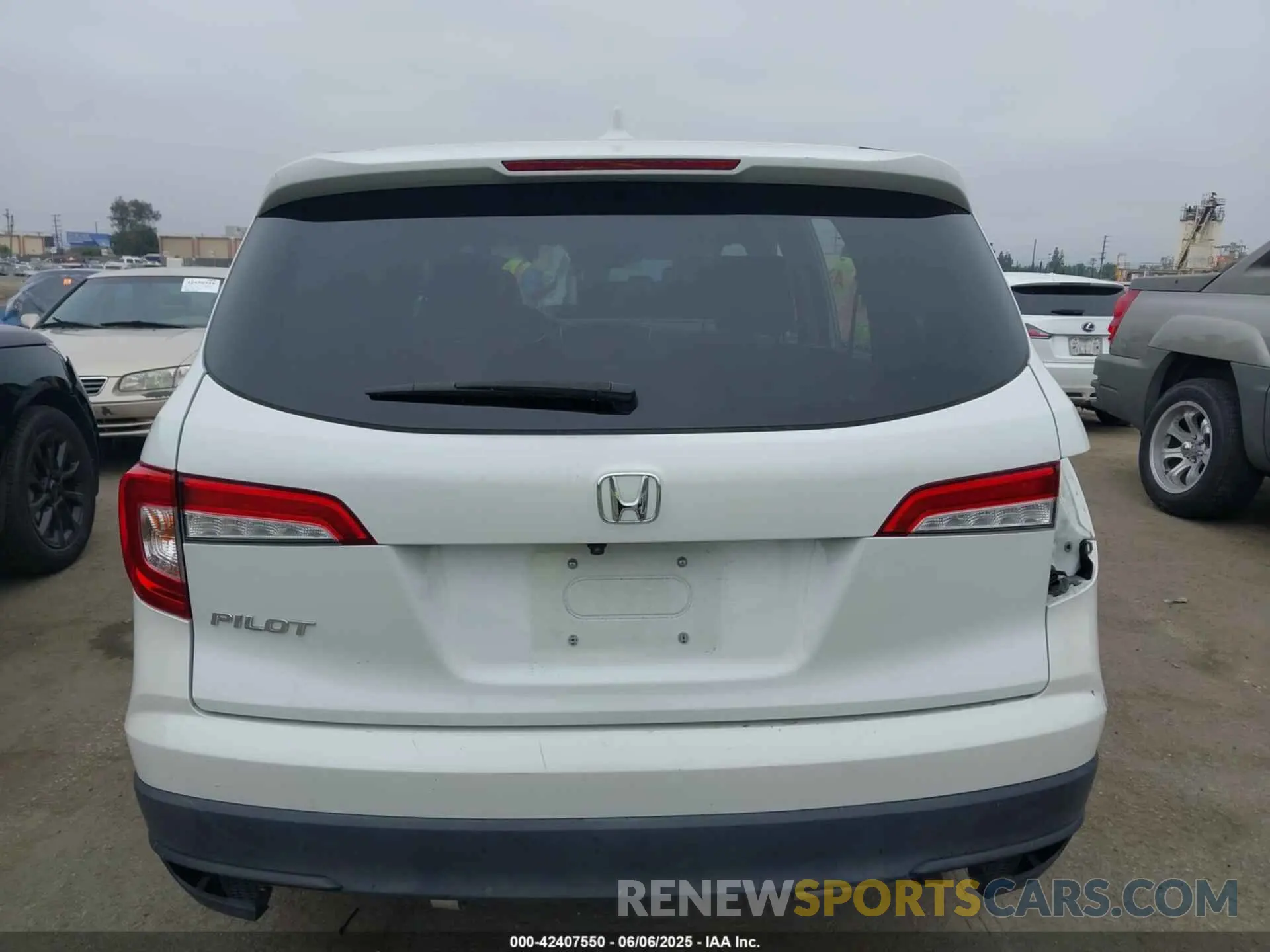 17 Photograph of a damaged car 5FNYF5H58LB023093 HONDA PILOT 2020