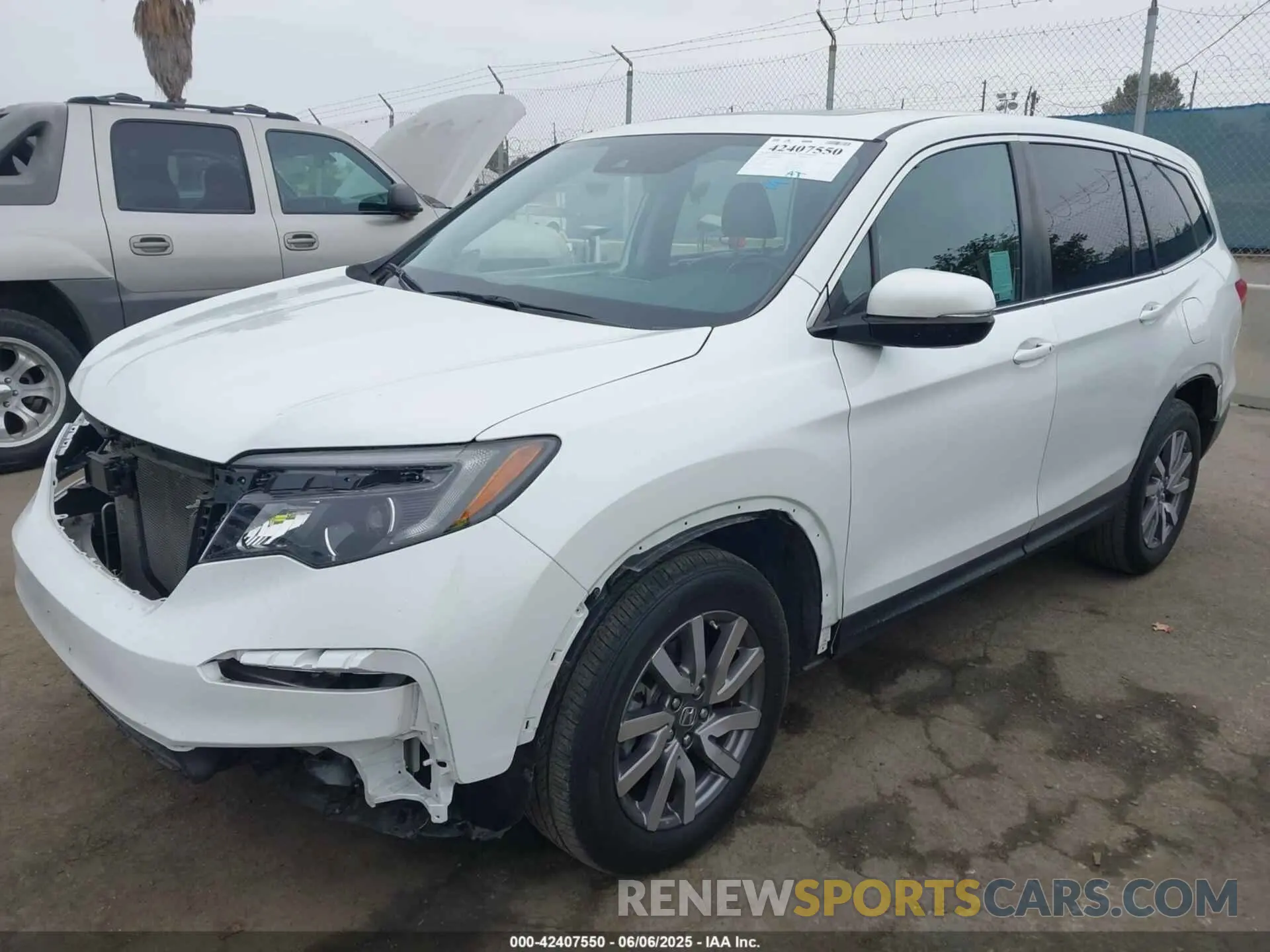 2 Photograph of a damaged car 5FNYF5H58LB023093 HONDA PILOT 2020