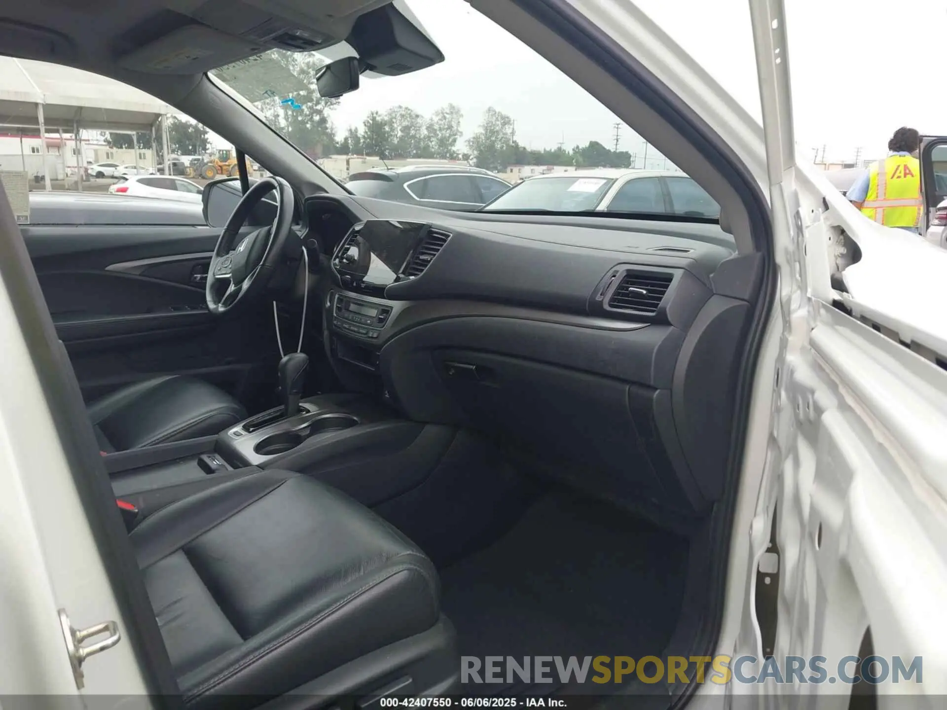 5 Photograph of a damaged car 5FNYF5H58LB023093 HONDA PILOT 2020