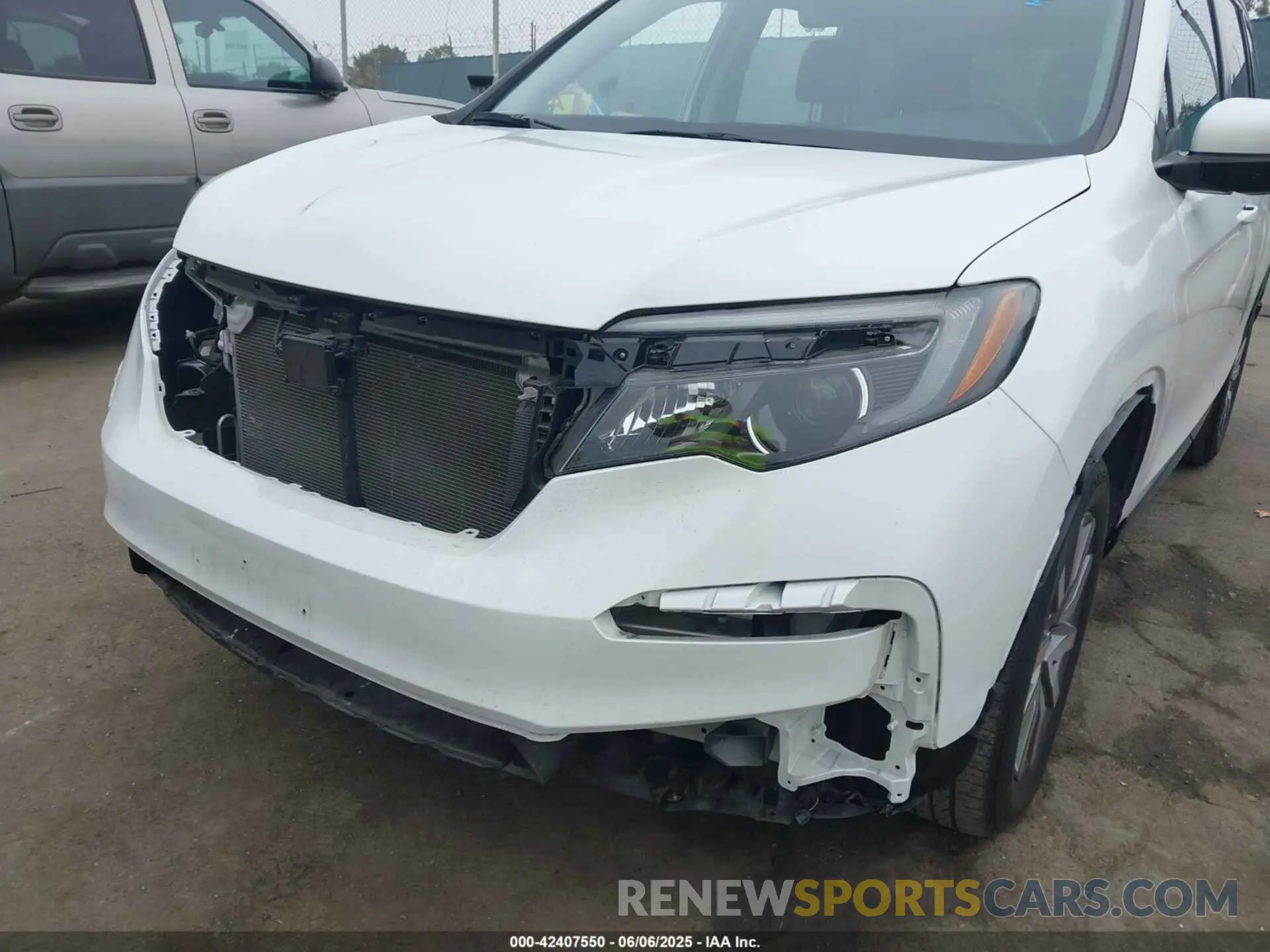 6 Photograph of a damaged car 5FNYF5H58LB023093 HONDA PILOT 2020