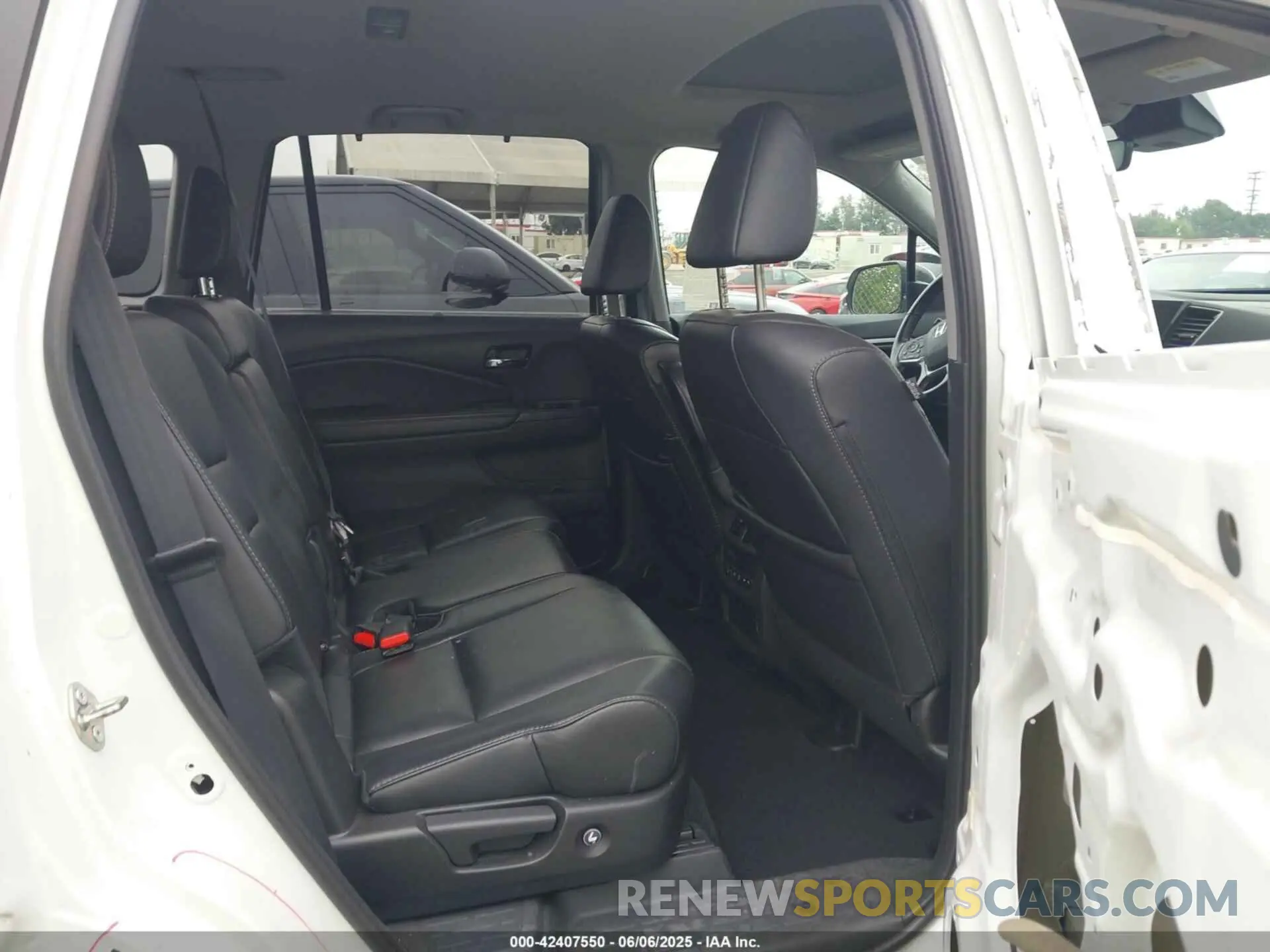 8 Photograph of a damaged car 5FNYF5H58LB023093 HONDA PILOT 2020