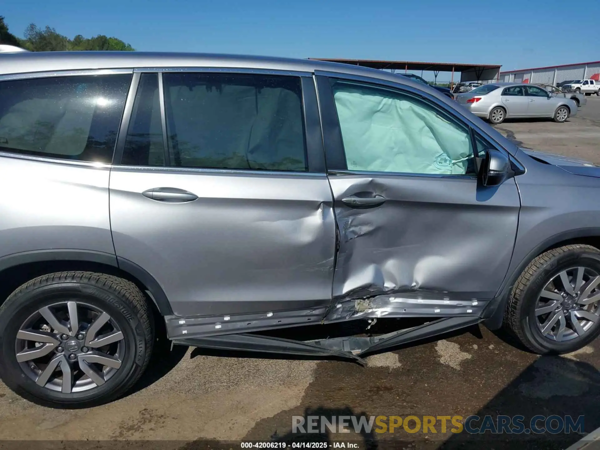 13 Photograph of a damaged car 5FNYF5H58LB028410 HONDA PILOT 2020