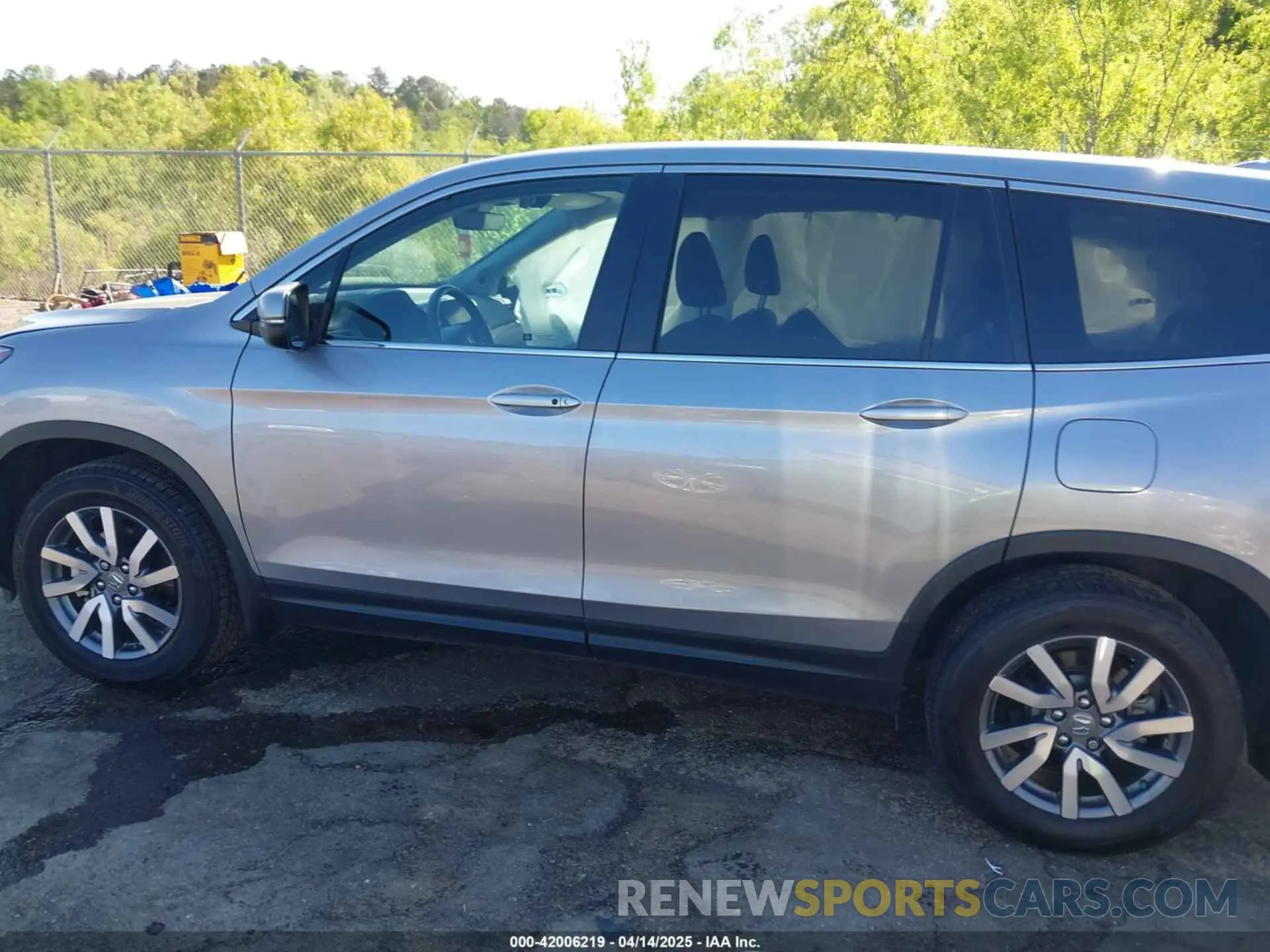 14 Photograph of a damaged car 5FNYF5H58LB028410 HONDA PILOT 2020